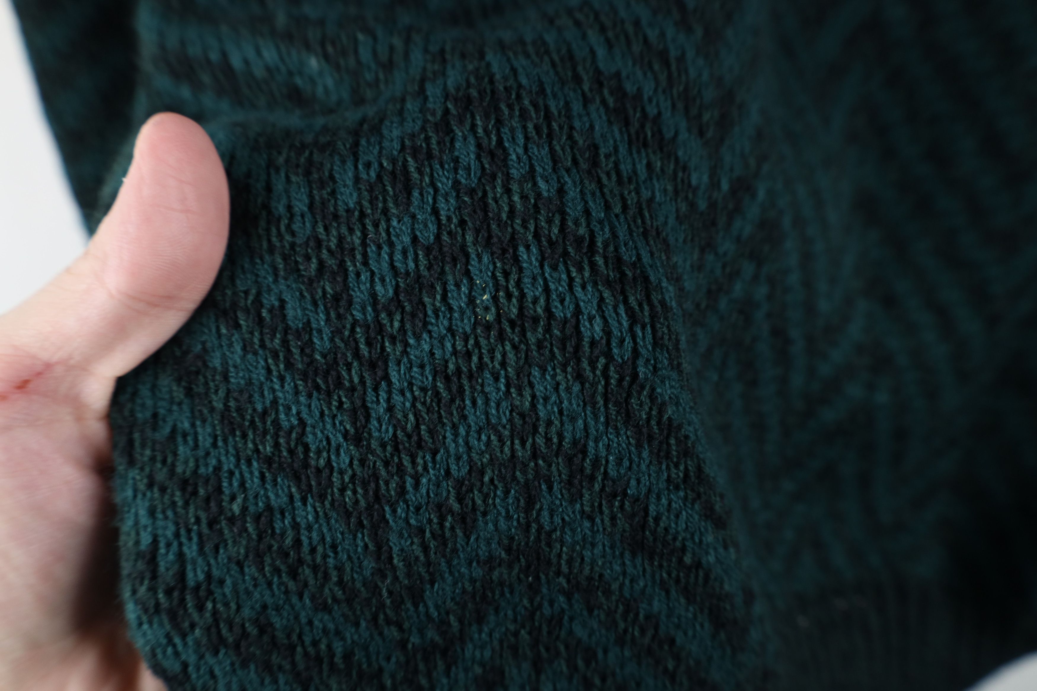 Vintage Vintage 90s Dapper Herringbone Knit V-Neck Sweater Green Size US L / EU 52-54 / 3 - 7 Thumbnail