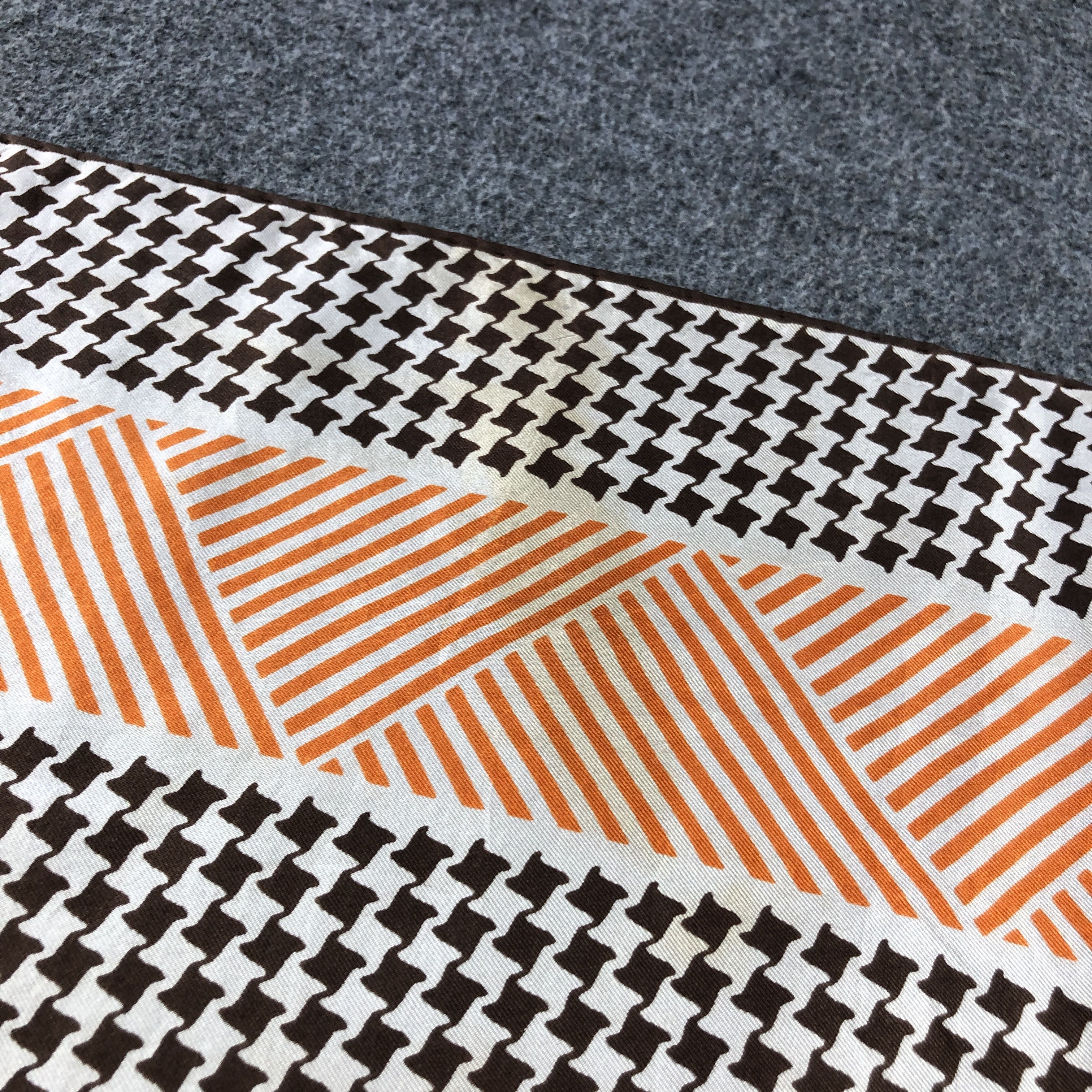 Vintage Vintage Luxury Houndstooth Hand Rolled Silk Scarf M1337 Size ONE SIZE - 9 Thumbnail