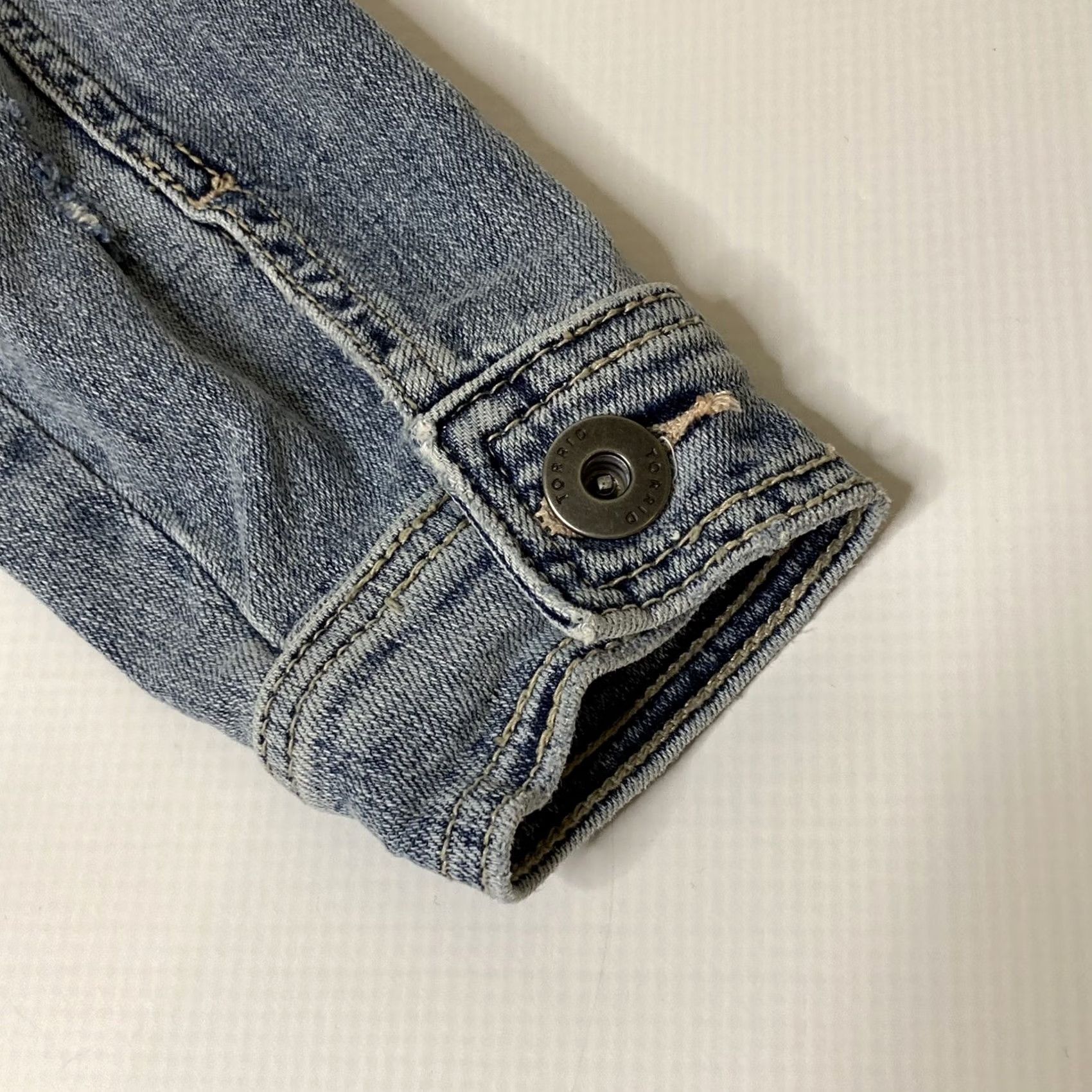 Torrid VINTAGE Torrid Denim Jean Distressed Jacket 00 Plus Size Light Wash Button Jacket Womens 0X Blue Spring Fall Winter Mens Womens Girls Boys Size 40" / US 18 - 6 Thumbnail