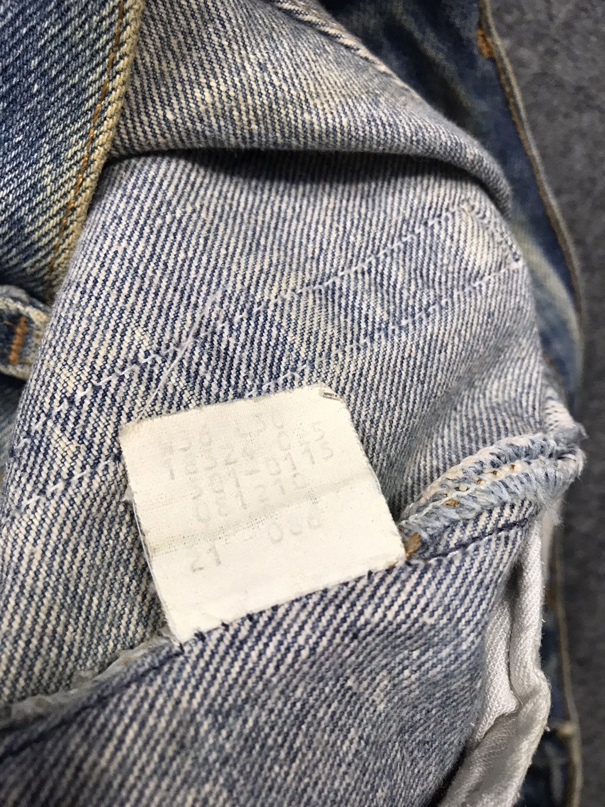 Levi's Vintage Clothing Levi's 80s Lot 501 Buttonfly Indigo Denim Beauty Fade Jeans Size US 35 - 11 Thumbnail