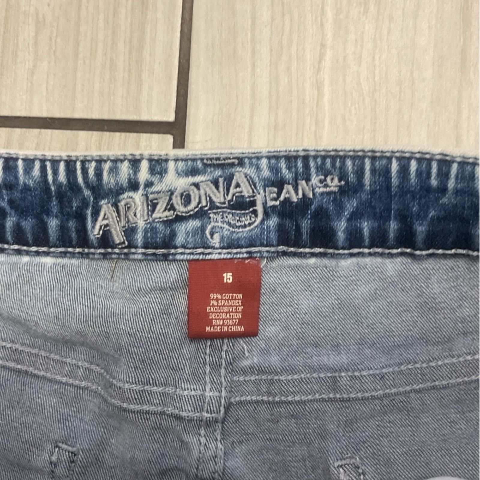 Vintage Arizona Women’s Jean Shorts Embroidered Size 34" / US 12 / IT 48 - 3 Thumbnail