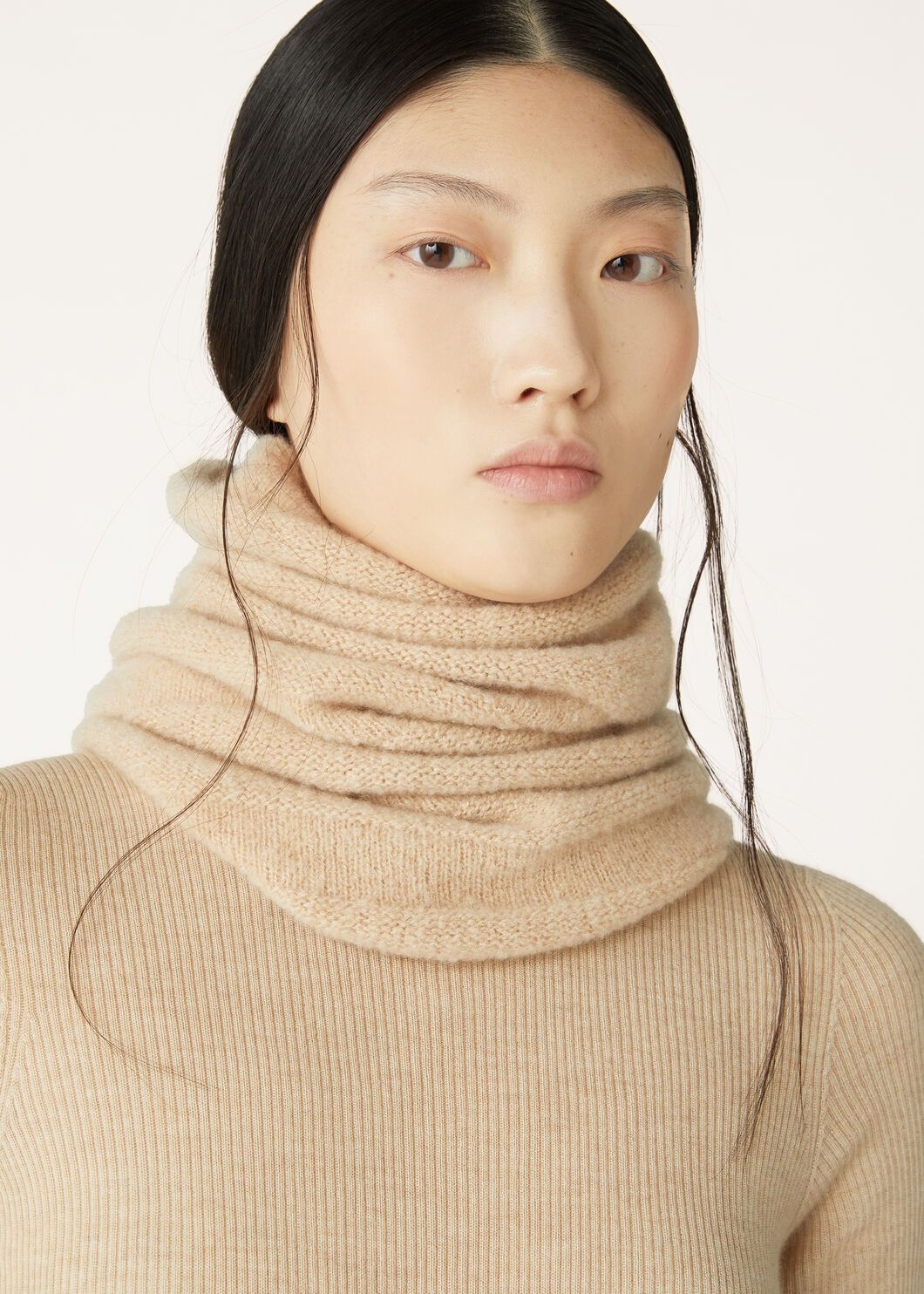 Loro Piana o1w1db10725 FAO4706 Size: OS / Cocooning Scarf in Beige Size ONE SIZE - 2 Thumbnail