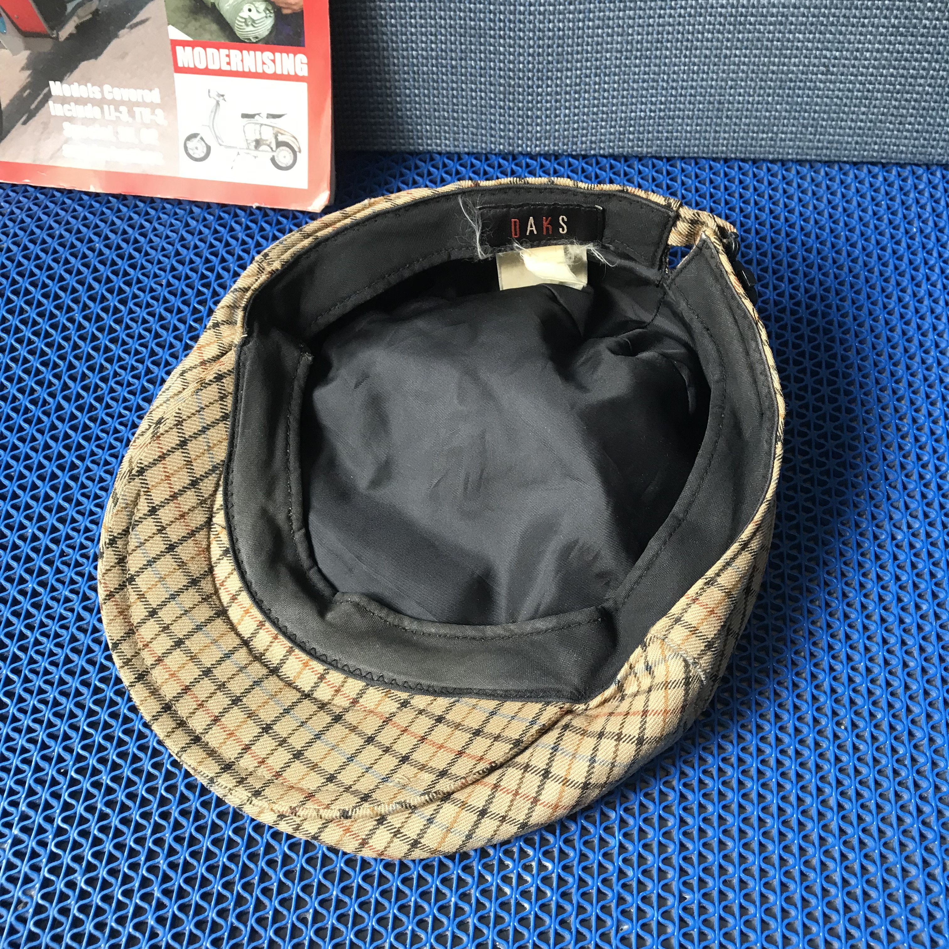 DAKS Vintage Daks London Ruppert Prince of wales check flat cap Size ONE SIZE - 7 Thumbnail