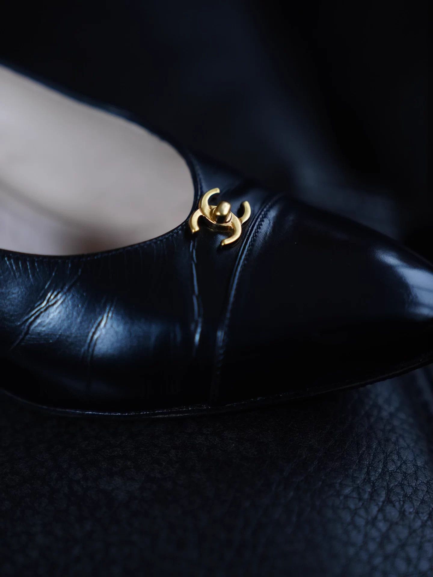 Chanel Chanel Vintage Black & Gold Baguette Buckle Block Heels 37 Size US 6.5 / IT 36.5 - 7 Thumbnail