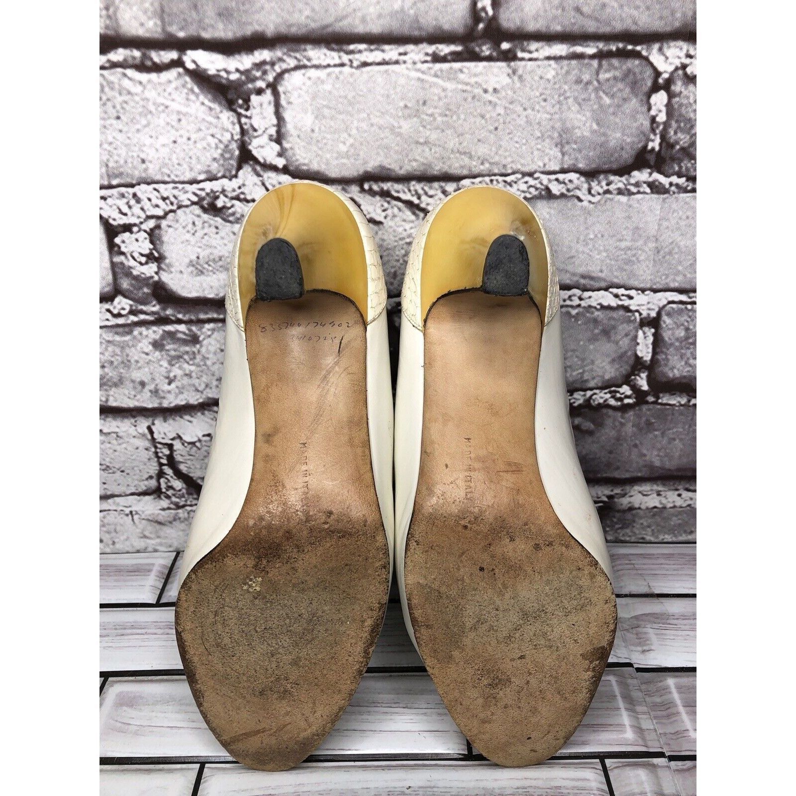 Salvatore Ferragamo Salvatore Ferragamo Ivory Leather Snake Yellow Patent Dress Size US 5 / IT 35 - 14 Thumbnail