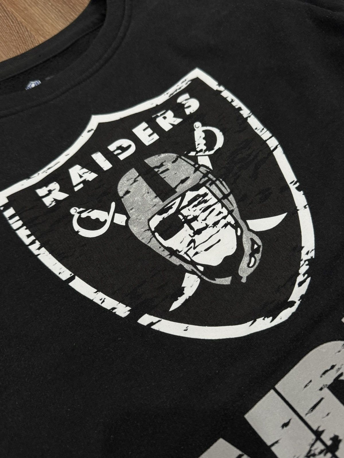NFL NFL team Apparel Raiders black crew neck sweatshirt Size US L / EU 52-54 / 3 - 7 Thumbnail