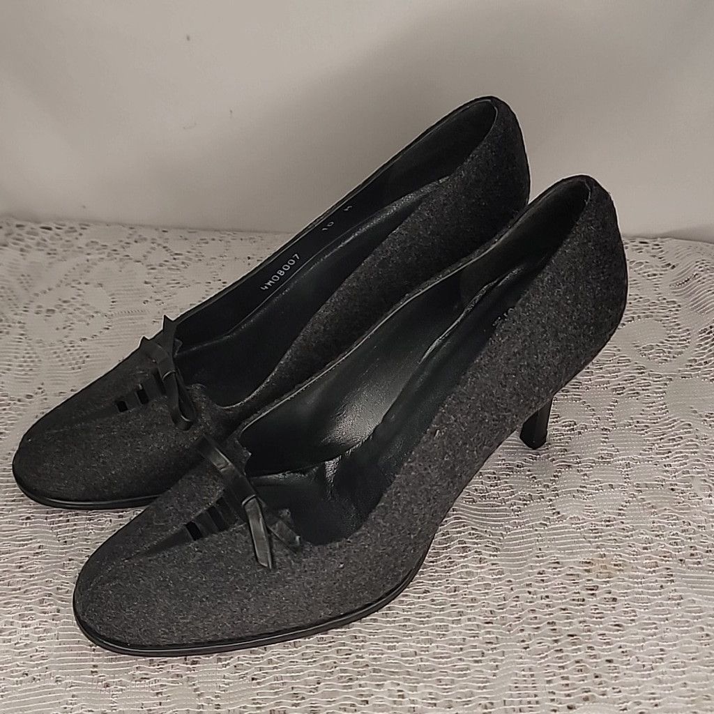 Stuart Weitzman Stuart Weitzman Gray grey wool high heels with bow accent 10 Size US 10 / IT 40 - 1 Thumbnail