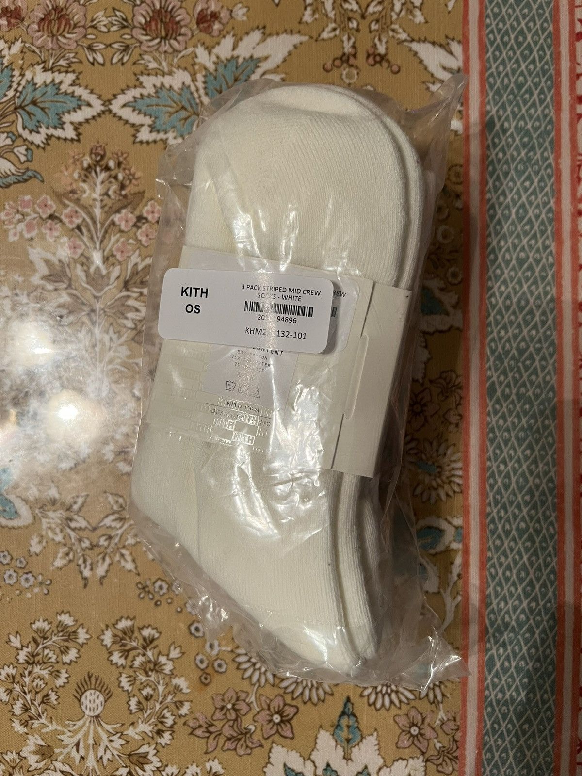 Kith Kith 3-Pack Striped Mid Crew White Socks Embroidered Logo Size ONE SIZE - 7 Thumbnail