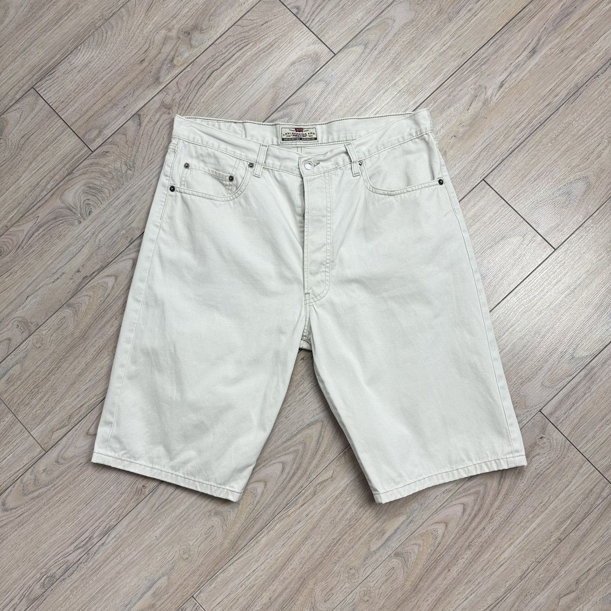 Levi's Vintage Levi’s Black Tab 1994 Cropped White Shorts Size US 36 / EU 52 - 1 Thumbnail