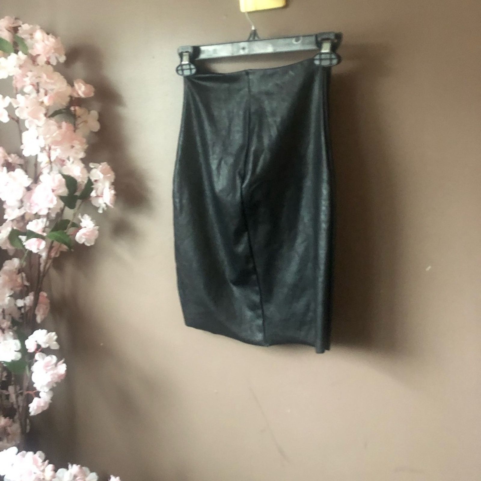 Commando Leather skirt with built in body shaper shorts. Size 27" / US 4 / IT 40 - 4 Thumbnail