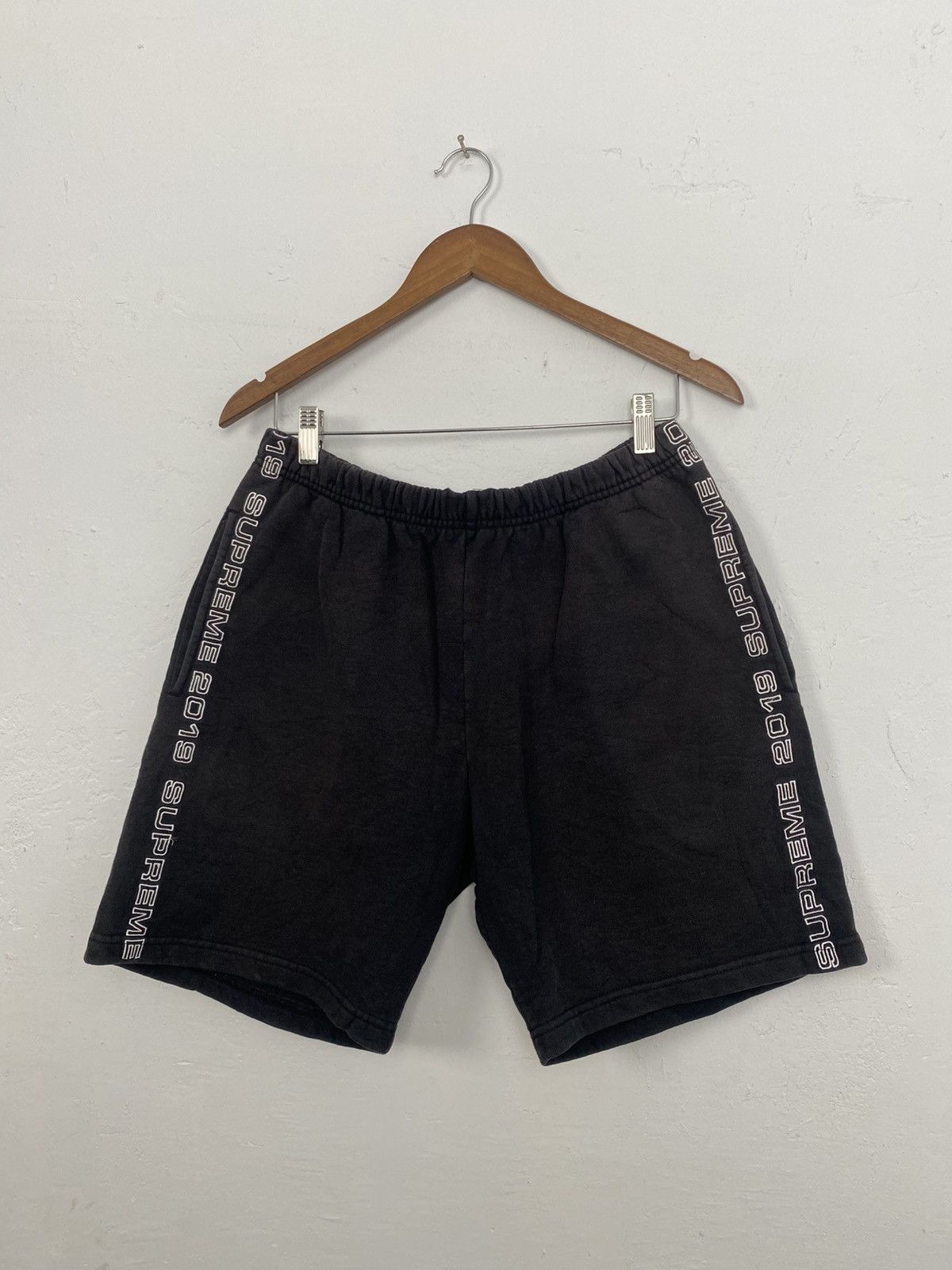 Supreme Supreme short 2019 Size US 30 / EU 46 - 1 Thumbnail