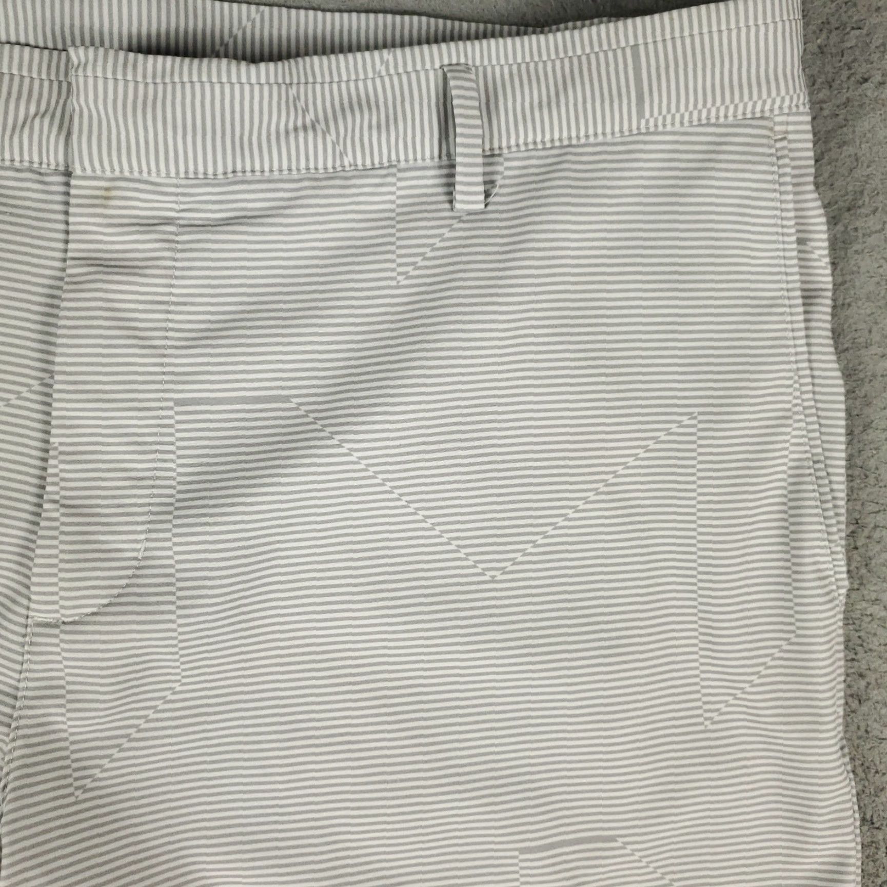 Nike Nike Shorts Mens 38 Gray Striped Swoosh Dri Fit Chino Flat Front Casual Golf Sportwear Flat Front 38 Mens Gray Nike Shorts Size US 38 / EU 54 - 3 Thumbnail