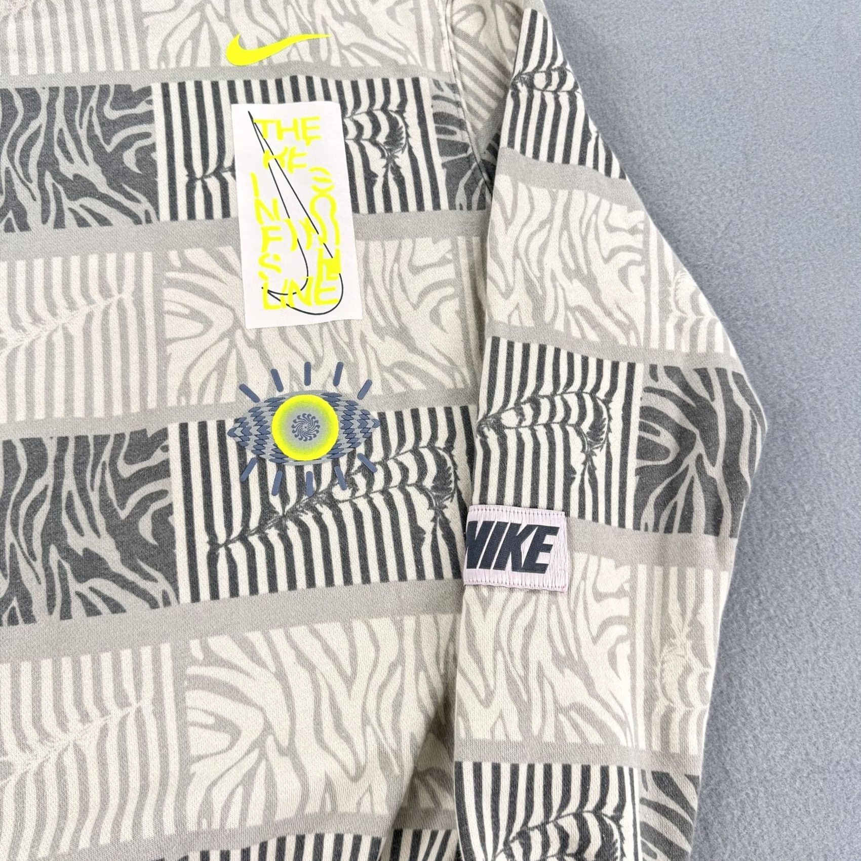Nike Nike Sweater Mens Small Gray Beige Pattern Crewneck Infinite Line Sun Eye Swoosh Size US S / EU 44-46 / 1 - 2 Thumbnail