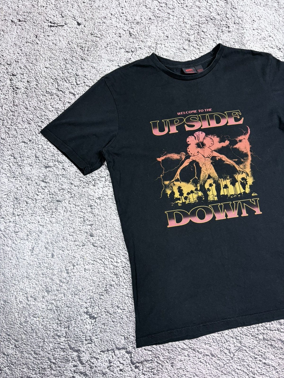 Quiksilver Quiksilver x Stranger Things Upside Down Demogorgon Surf Tee Size US M / EU 48-50 / 2 - 2 Thumbnail