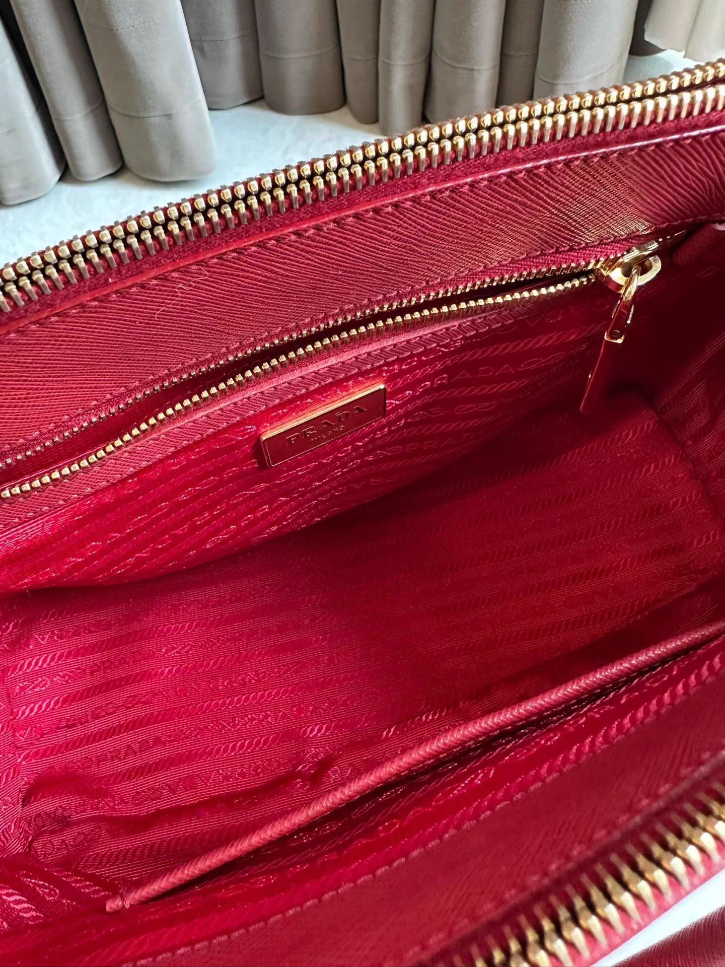 Prada Prada Red Leather Crossbody/Shoulder Gold Hardware Killer Size ONE SIZE - 9 Thumbnail