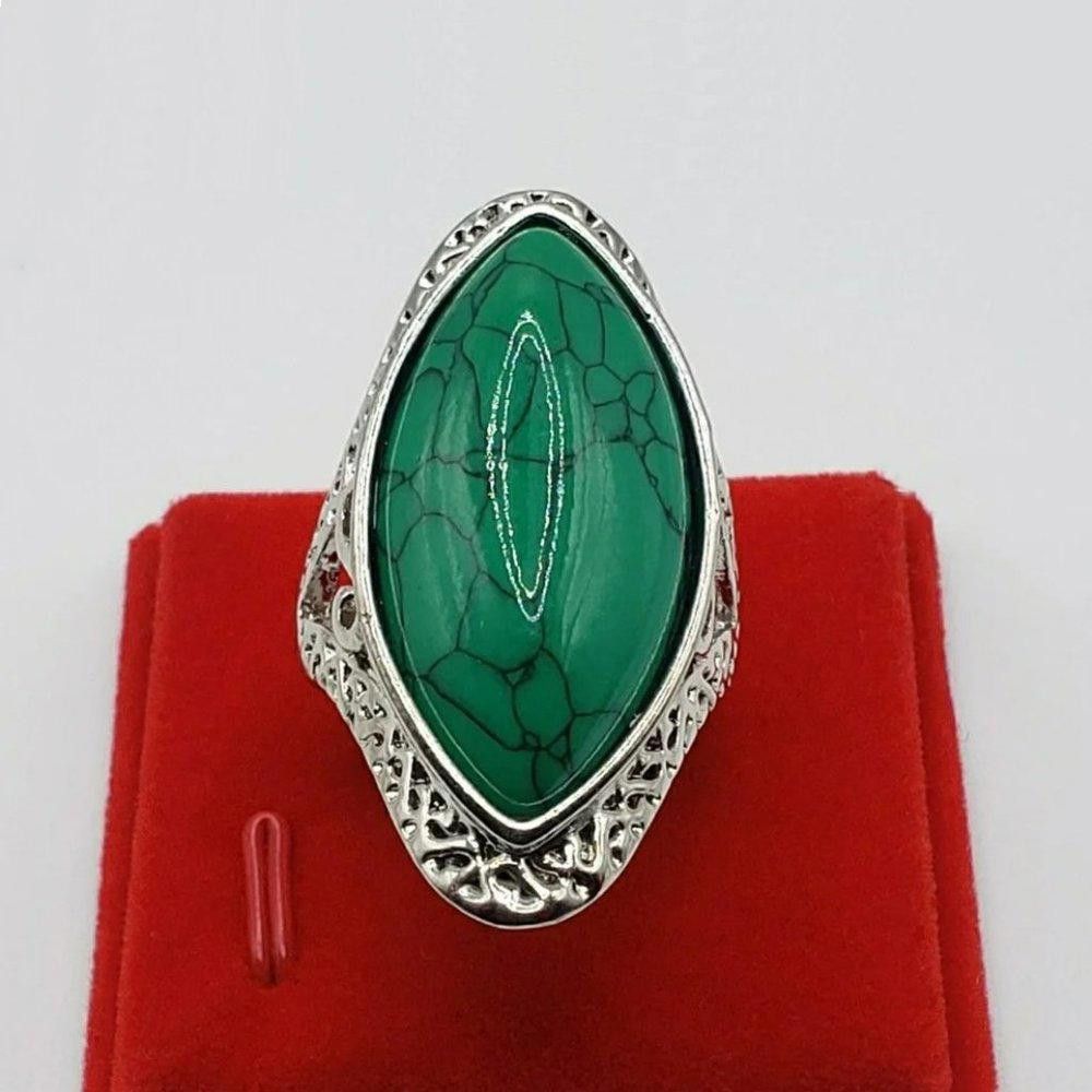 Designer Natural Green 27mm Stone Hollow Antique Silver Ring - Size 7 Size ONE SIZE - 2 Thumbnail