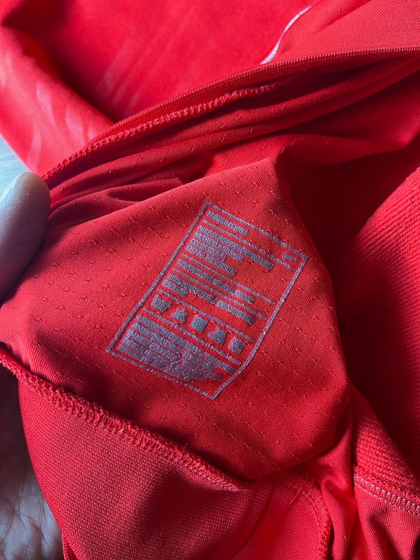Other Juventus Nike Red 2007/08 Training Football Club Sweatshirt Size US S / EU 44-46 / 1 - 7 Thumbnail