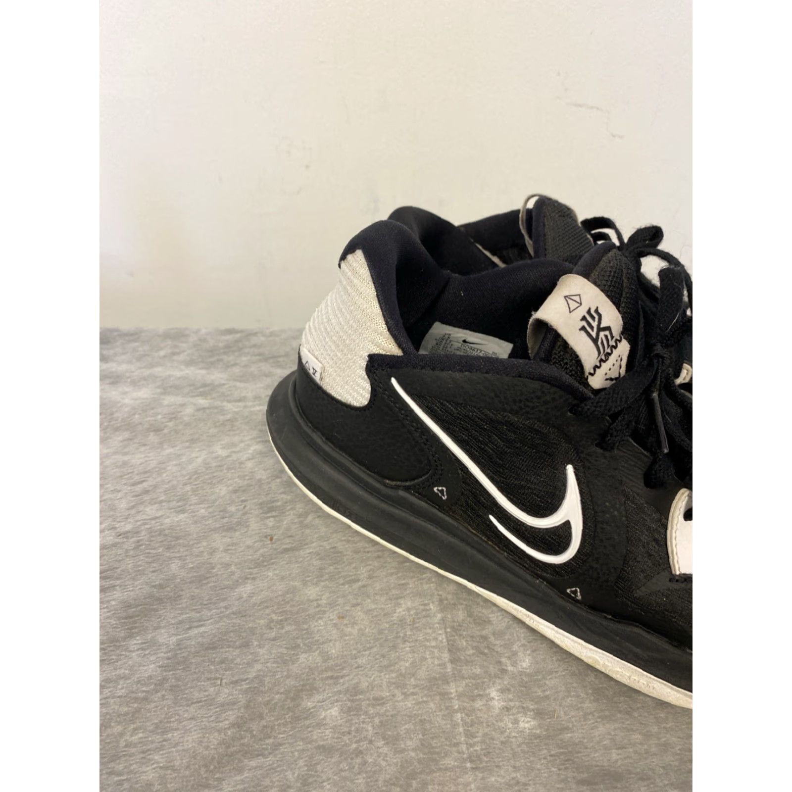 Nike Nike Kyrie Low 5 TB Basketball Sneakers Men’s 7.5 Black/White Nike Air Zoom Basketball Shoes Low Top Mens 7.5 Black White Size US 8 / EU 41 - 3 Thumbnail
