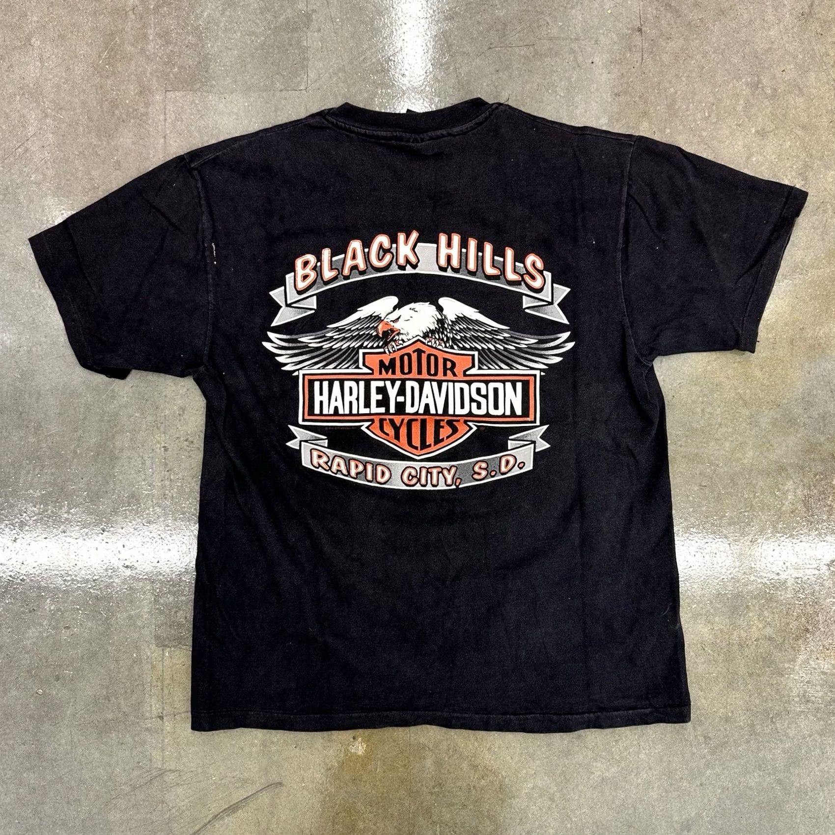 Harley Davidson VINTAGE Harley-Davidson T-Shirt Black Hills Sturgis Rally Wolf 1996 Beefy T L Men Shirt Size US L / EU 52-54 / 3 - 4 Thumbnail