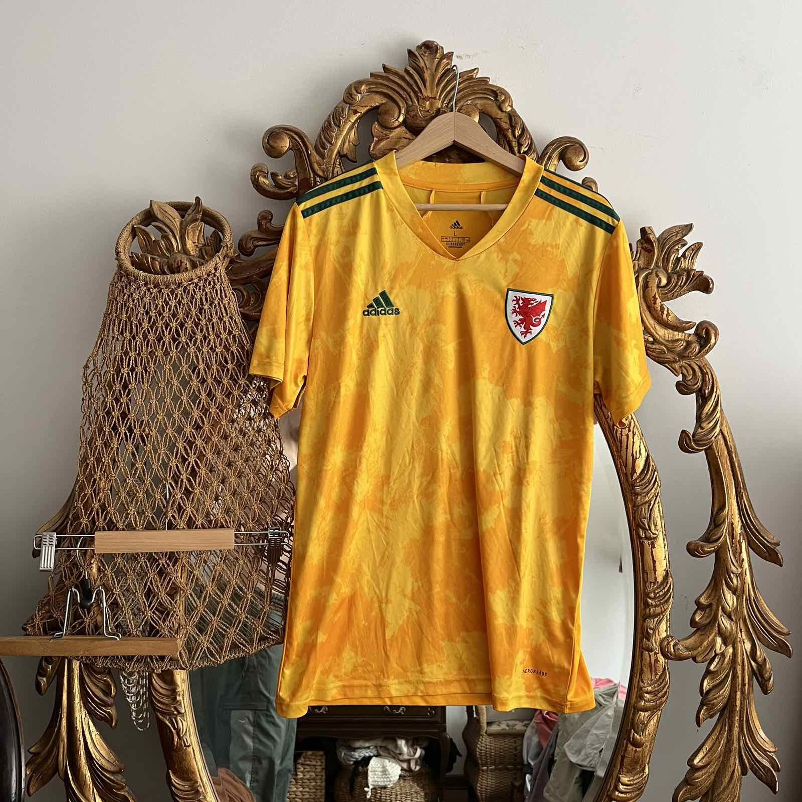 Adidas Adidas Wales 2021 Home Soccer Jersey Football Man Sz L Size US L / EU 52-54 / 3 - 1 Thumbnail