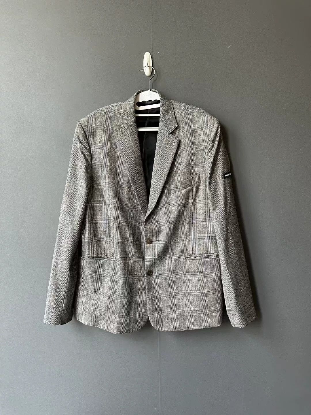 Balenciaga Balenciaga Checked Sleeve Badge Blazer Size US S / EU 44-46 / 1 - 1 Thumbnail