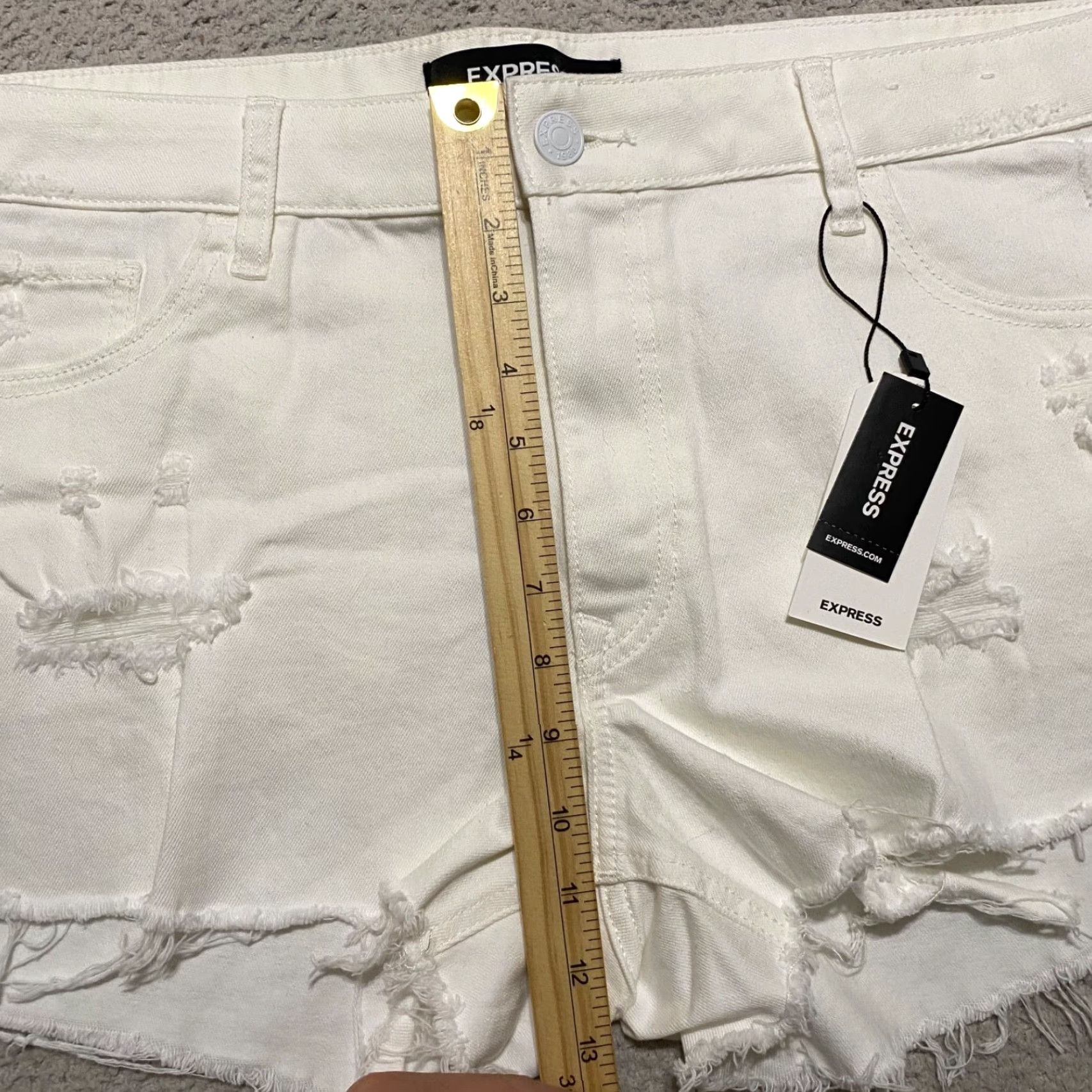 Express Express Womens 18 Plus Jean Shorts White Denim Light Wash Inseam 2" Cut Off NWT Express Size 40" / US 18 - 6 Thumbnail