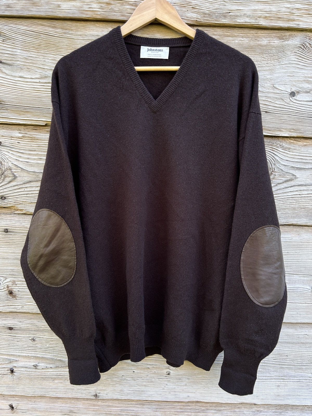 Johnstons Of Elgin Johnstons Of Elgin Leather Elbow Patch V Neck Sweater Size US XL / EU 56 / 4 - 1 Thumbnail