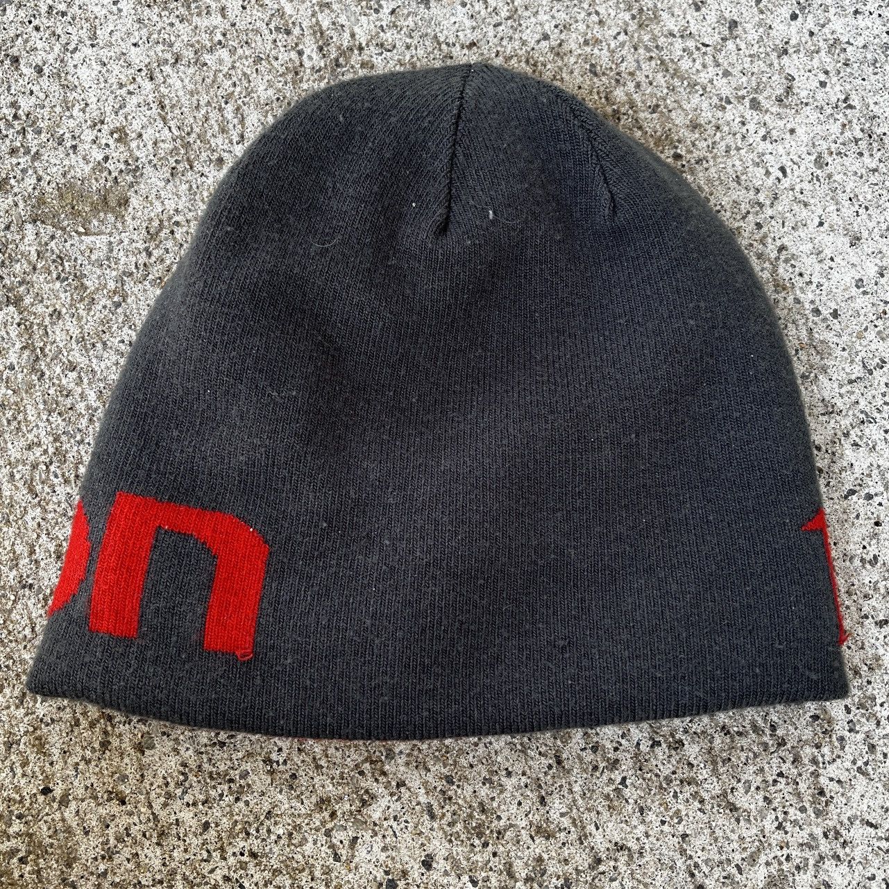 Vintage Vintage Burton Red & Grey Hat Y2K 00’s Size ONE SIZE - 2 Thumbnail