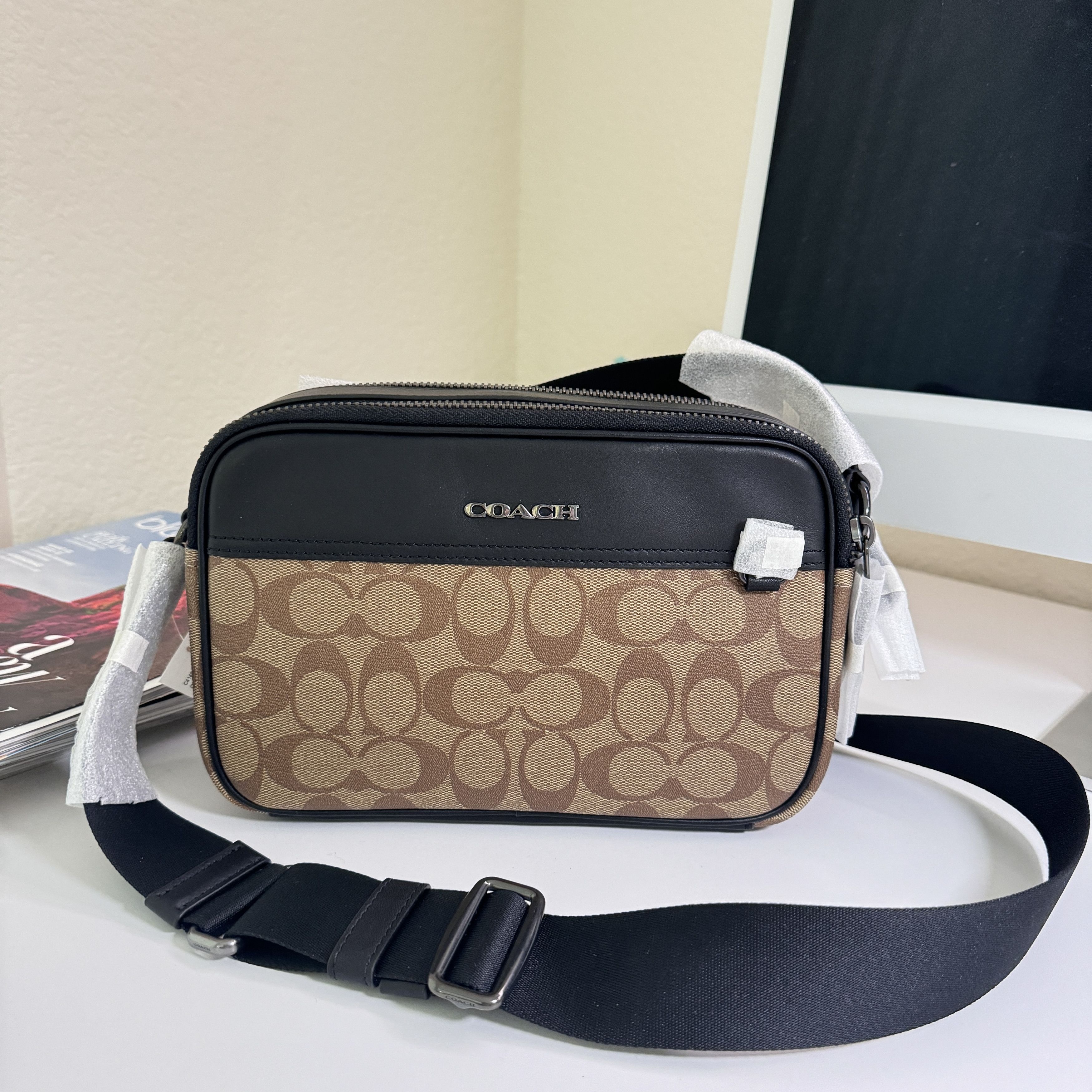 image of Coach C4149 Men's Graham Crossbody In Signature Canvas Chaki in Black