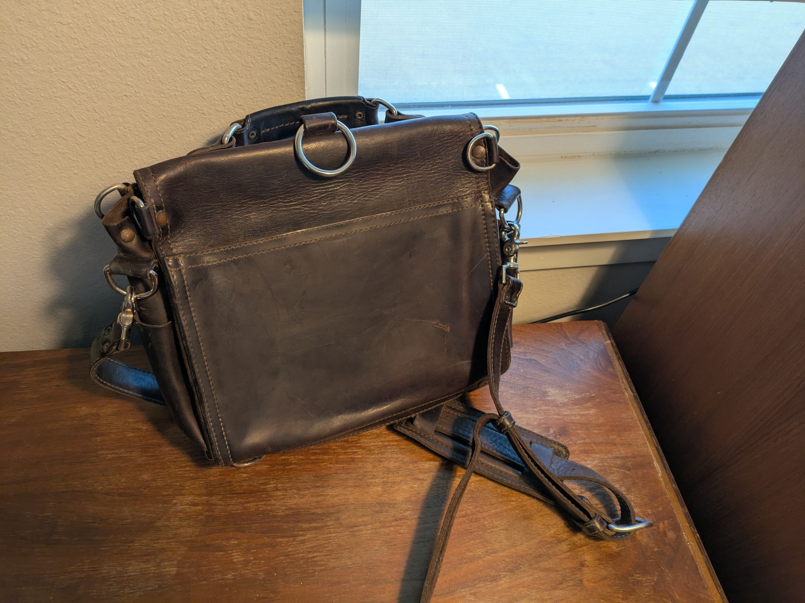Saddleback Leather Medium Messenger Bag (Dark Coffee Brown) Size ONE SIZE - 3 Thumbnail