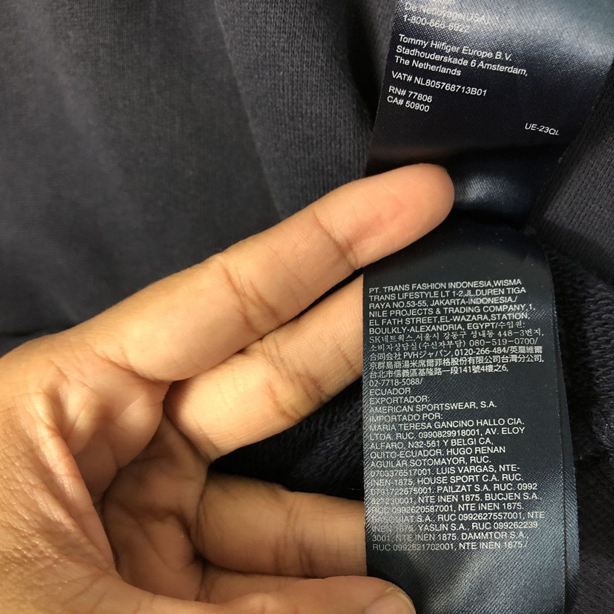 Japanese Brand Tommy Hilfiger Embroidered Flag Stripe Crewneck – Navy Size US M / EU 48-50 / 2 - 18 Thumbnail
