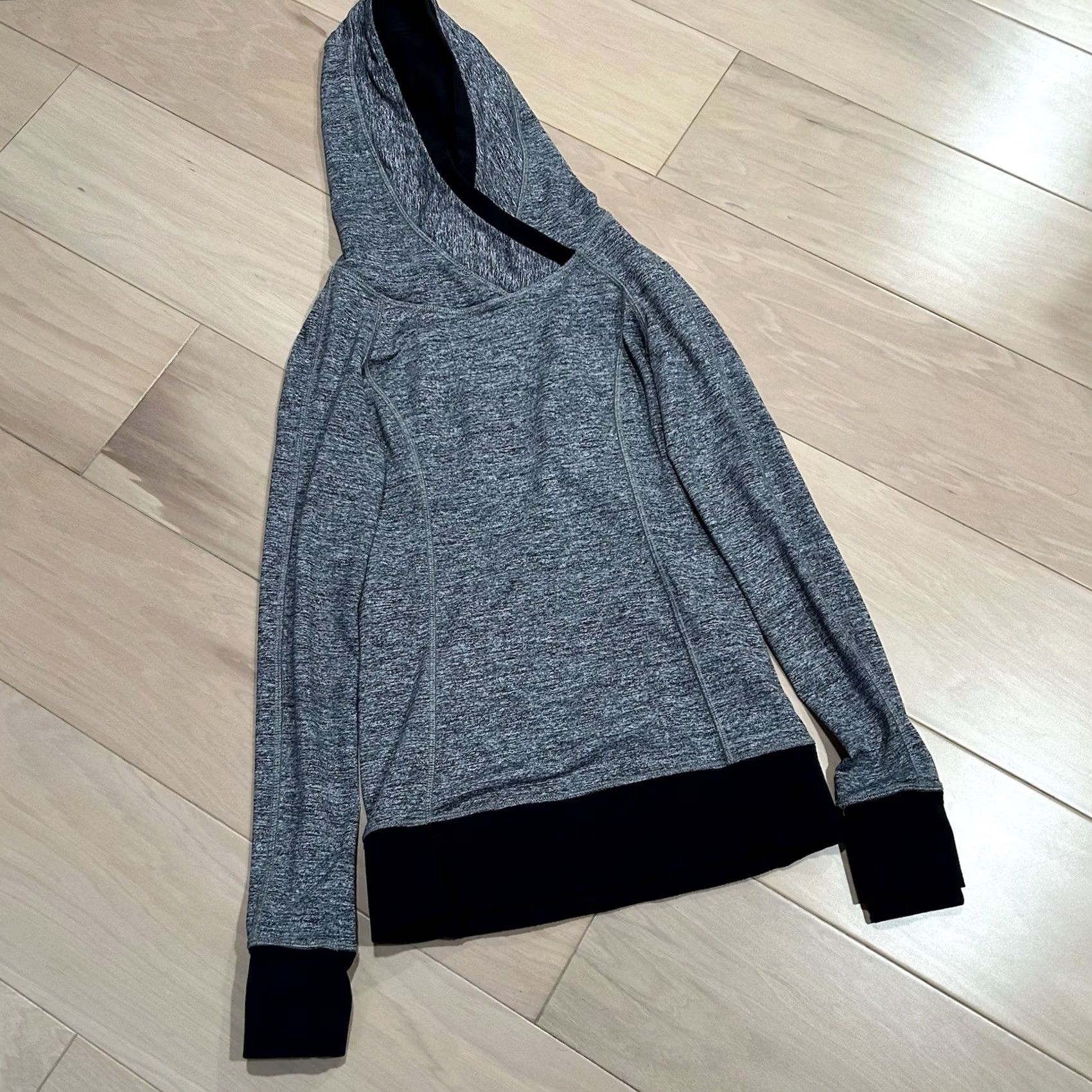 Lululemon Lululemon Think Fast Hoodie Pullover Long Sleeve Women’s 2 Gray Solid Logo Athletic Run & Jogging City Apparel Athleisure Pullover Womens Size 2 Size XS / US 0-2 / IT 36-38 - 2 Thumbnail