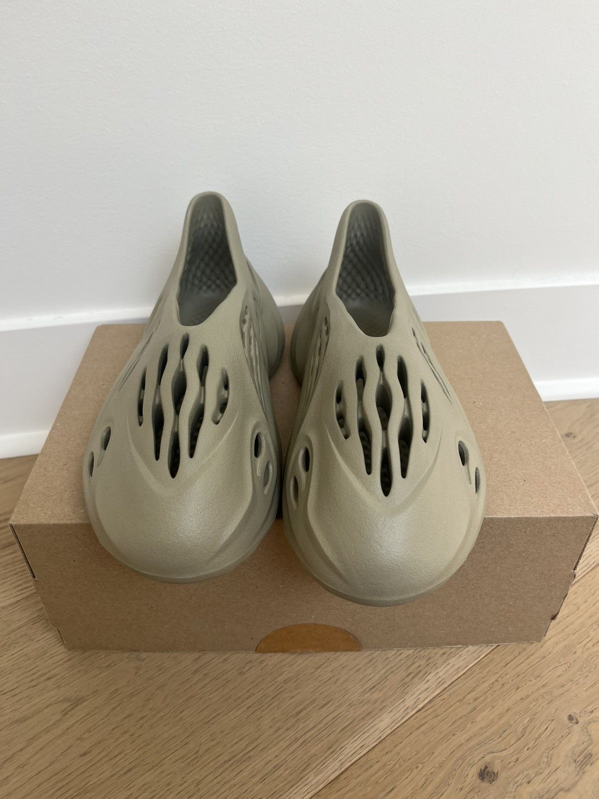 Yeezy Yeezy Foam Runner Size US 10 / EU 43 - 2 Thumbnail