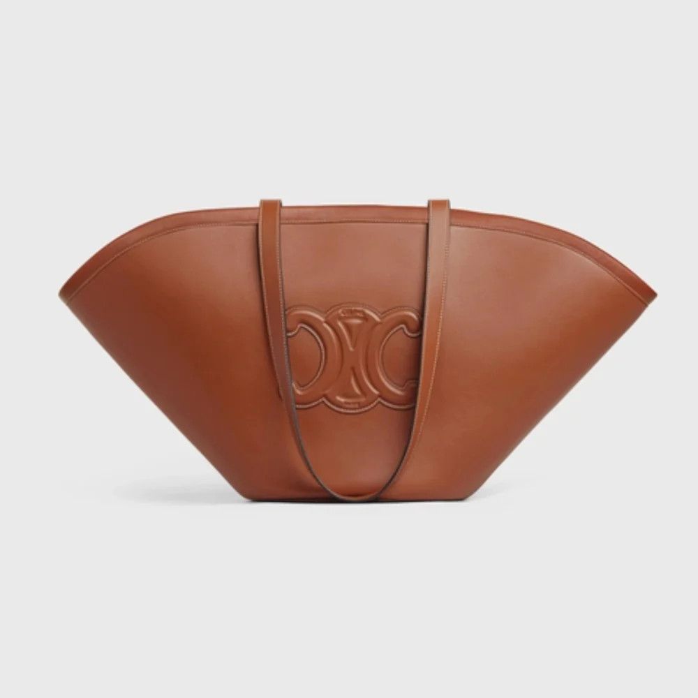 o1w1db10125 196953DU3 Size: OS / Cuir Triomphe Bag in Brown