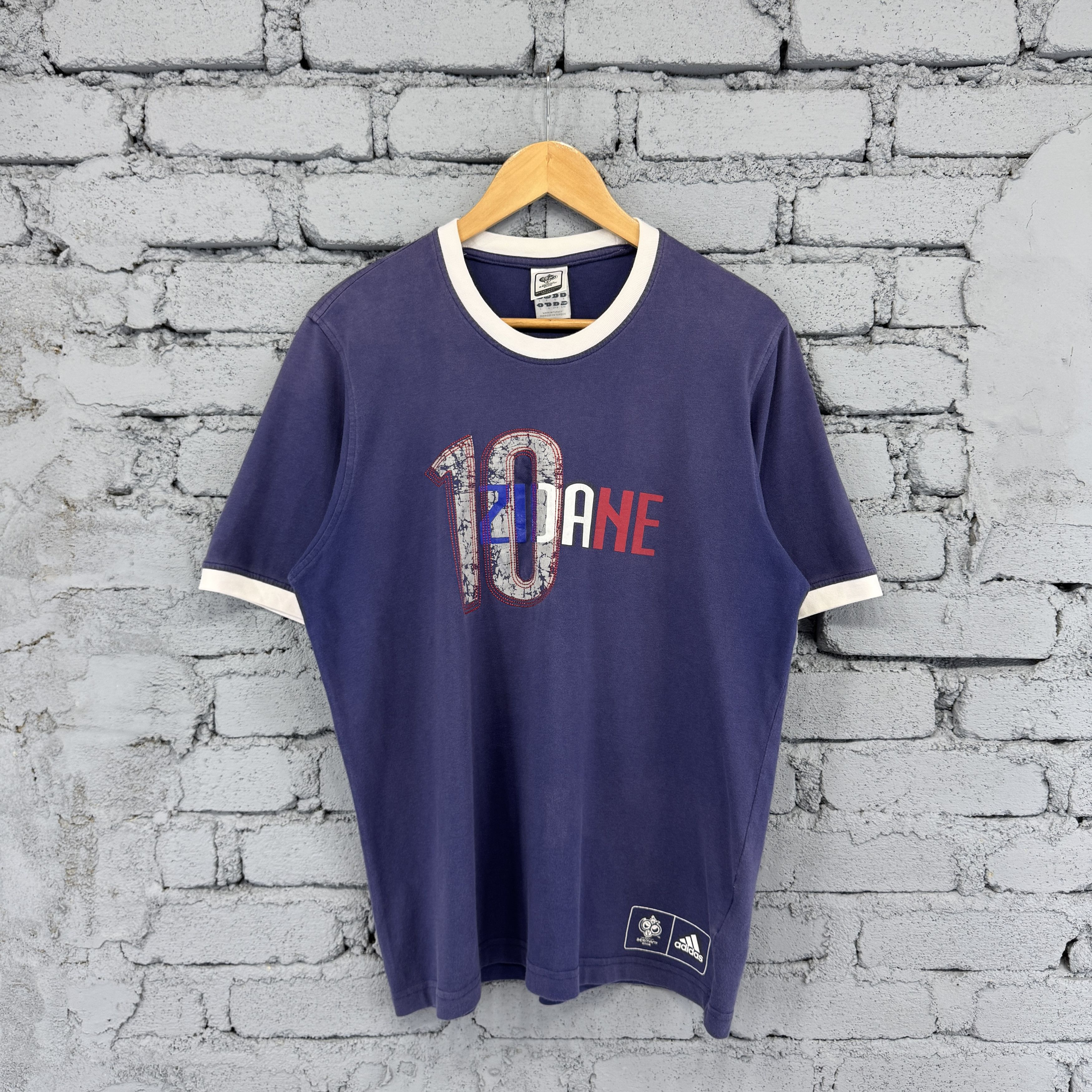 Vintage Vintage 00s Adidas Zidane 10 France Legend World Cup Tshirt Size US L / EU 52-54 / 3 - 1 Thumbnail
