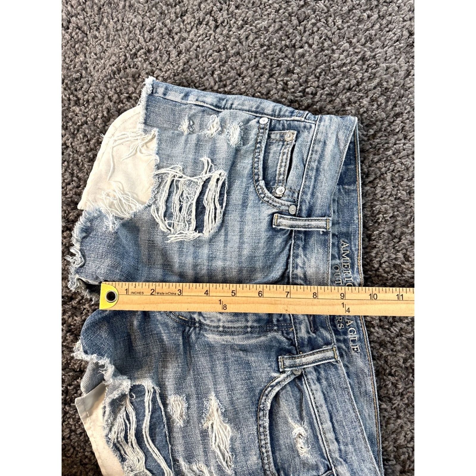 American Eagle Outfitters American Eagle Outfitters Shorts Women's Size 28 Blue Denim Mid Rise Frayed Button Fly Cut-Off Festival 28W Womens Size 28" / US 6 / IT 42 - 4 Thumbnail