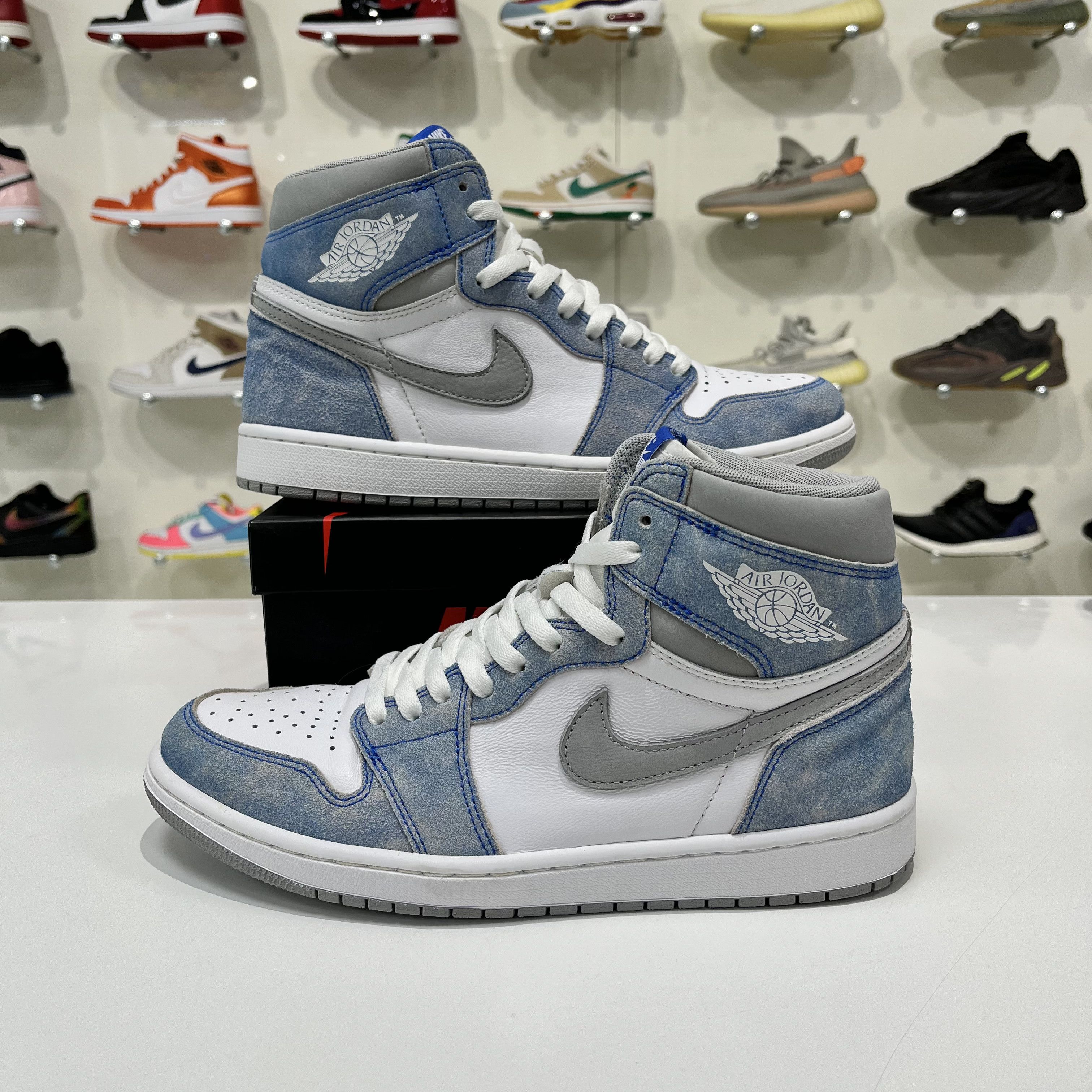 Nike Air Jordan 1 Retro High Hyper Royal Smoke Grey Size US 9.5 / EU 42-43 - 1 Thumbnail