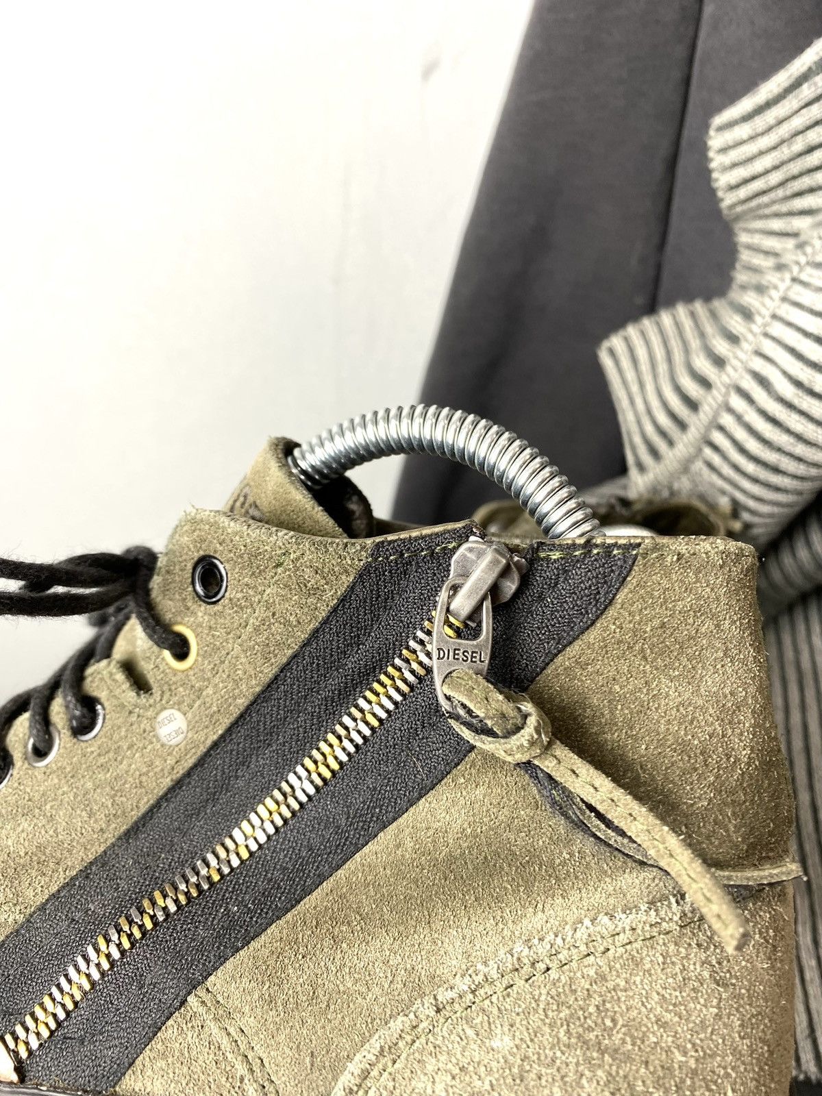 Diesel Vintage Diesel High Top Design Suede Sneakers Size US 7.5 / IT 37.5 - 6 Thumbnail