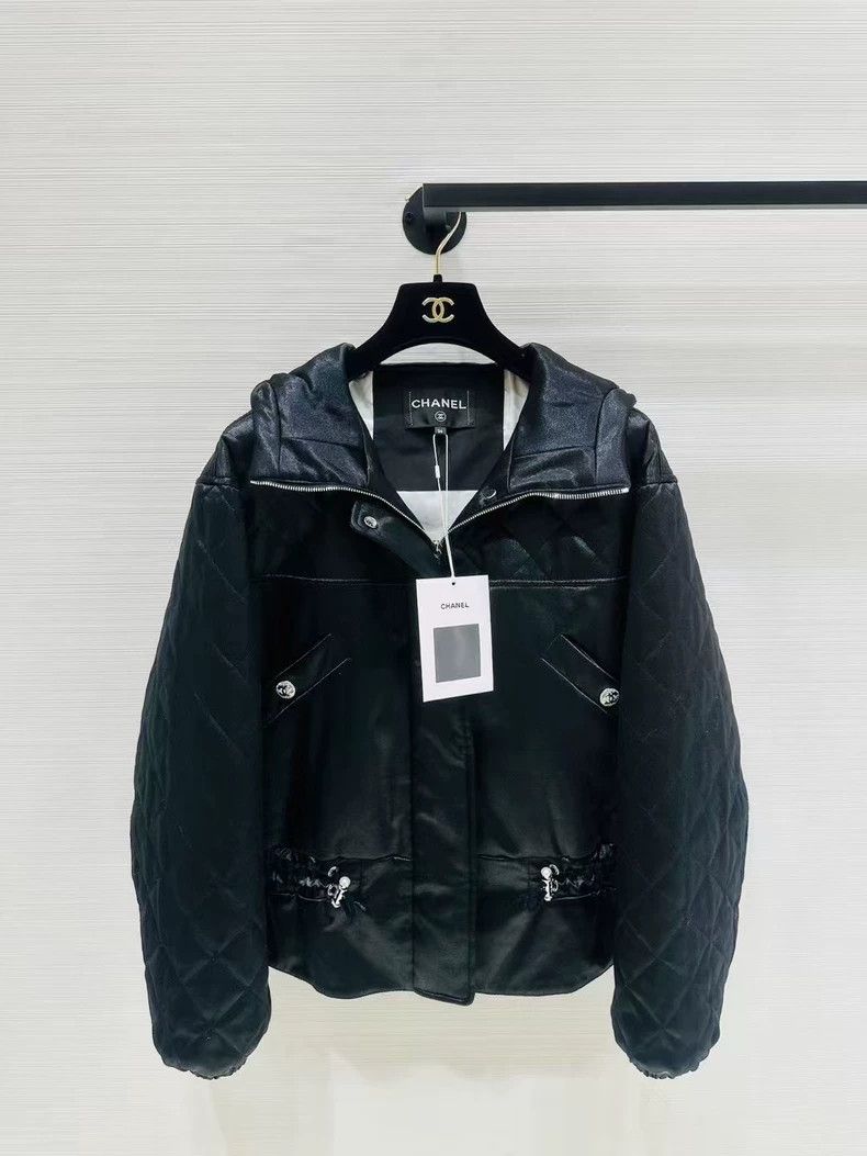 Chanel Chanel Pearly shiny coat down jacket Size XS / US 0-2 / IT 36-38 - 1 Thumbnail