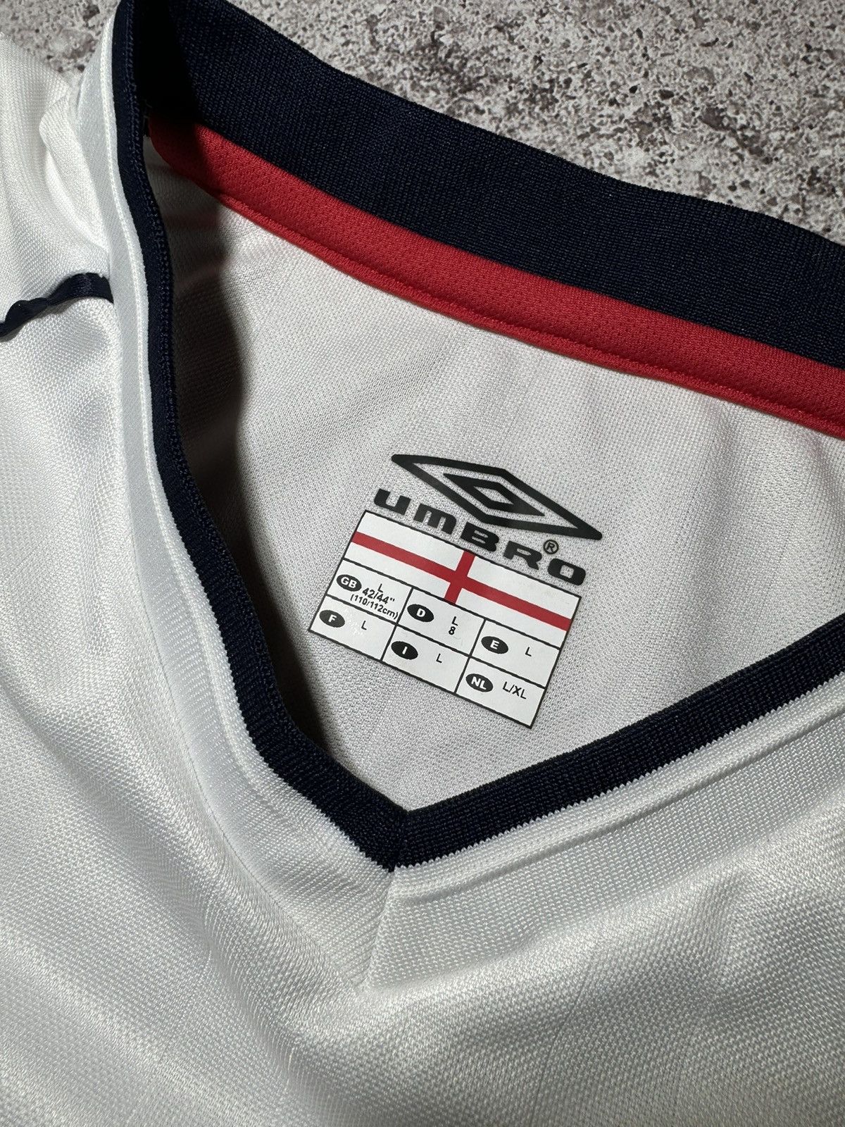 Umbro England 2002 home football shirt soccer jersey Size US L / EU 52-54 / 3 - 5 Thumbnail