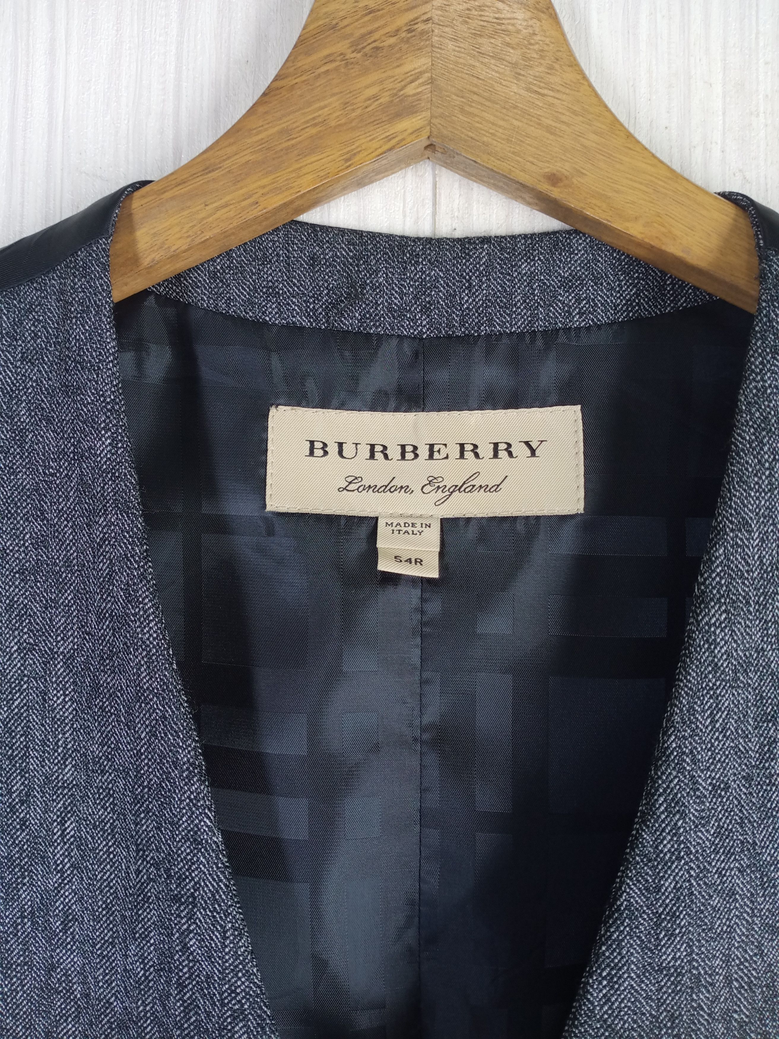Burberry Rare Burberry London England Suit Vest Made in Italy Size US M / EU 48-50 / 2 - 11 Thumbnail