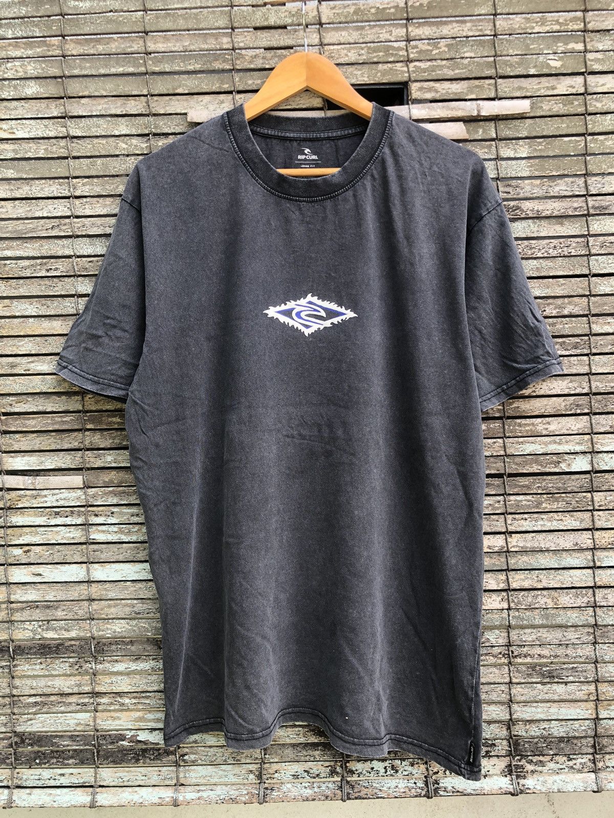 Vintage Crazy Vintage Y2K Sunfaded Rip Curl Centre Logo Backhit Tee Size US L / EU 52-54 / 3 - 2 Thumbnail