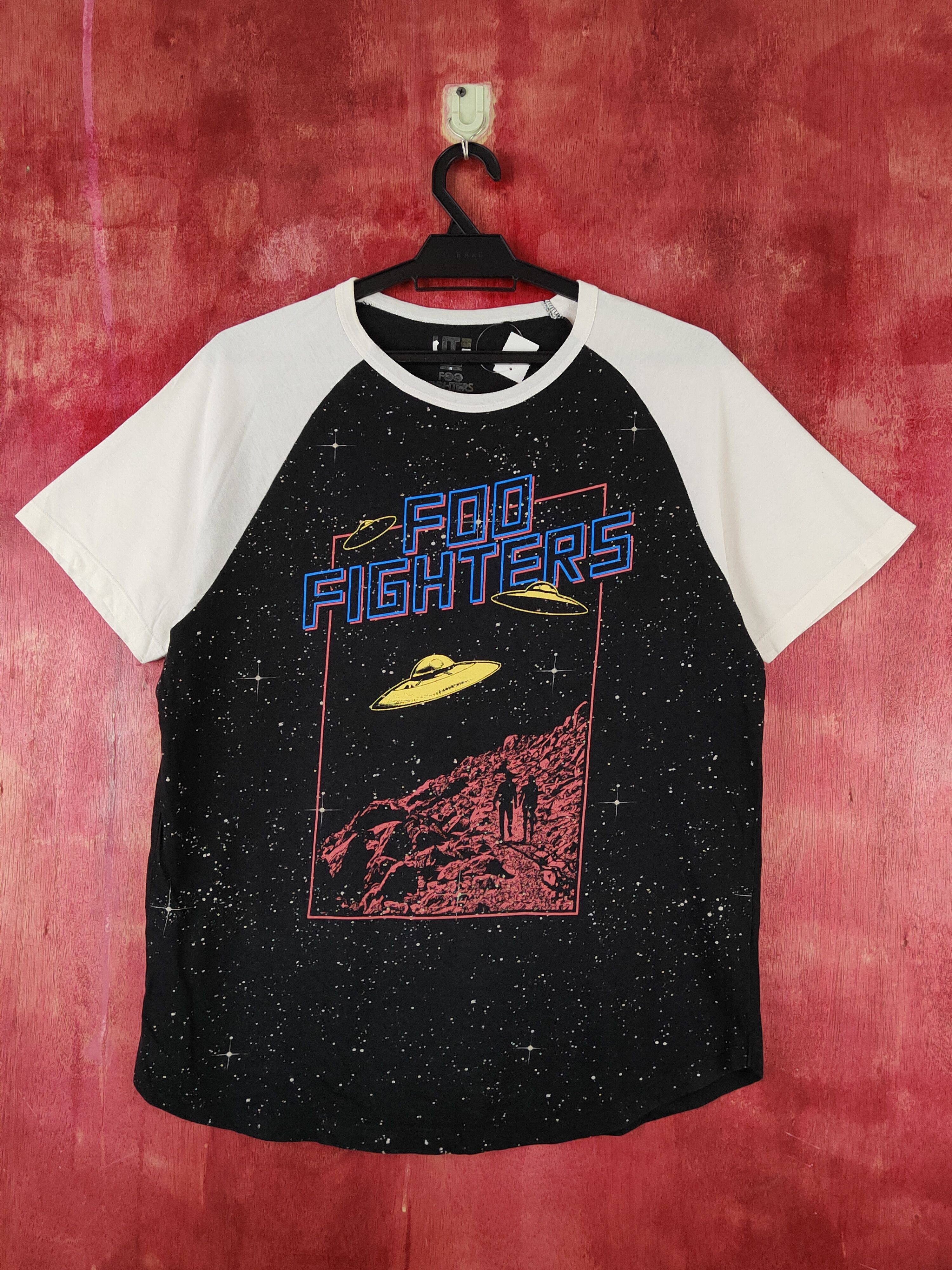 image of Band Tees x Rock Band Uniqlo X Foo Fighter Sleeve T-Shirts S2302 in Black White, Men's (Size Medium