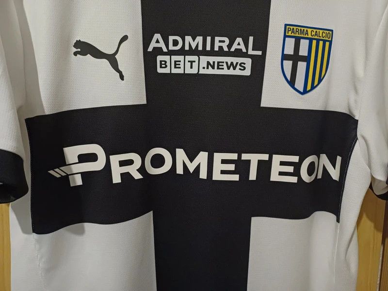 Puma Parma Calcio 2024/25 Match Issue shirt - Valeri #14 Size US M / EU 48-50 / 2 - 5 Thumbnail