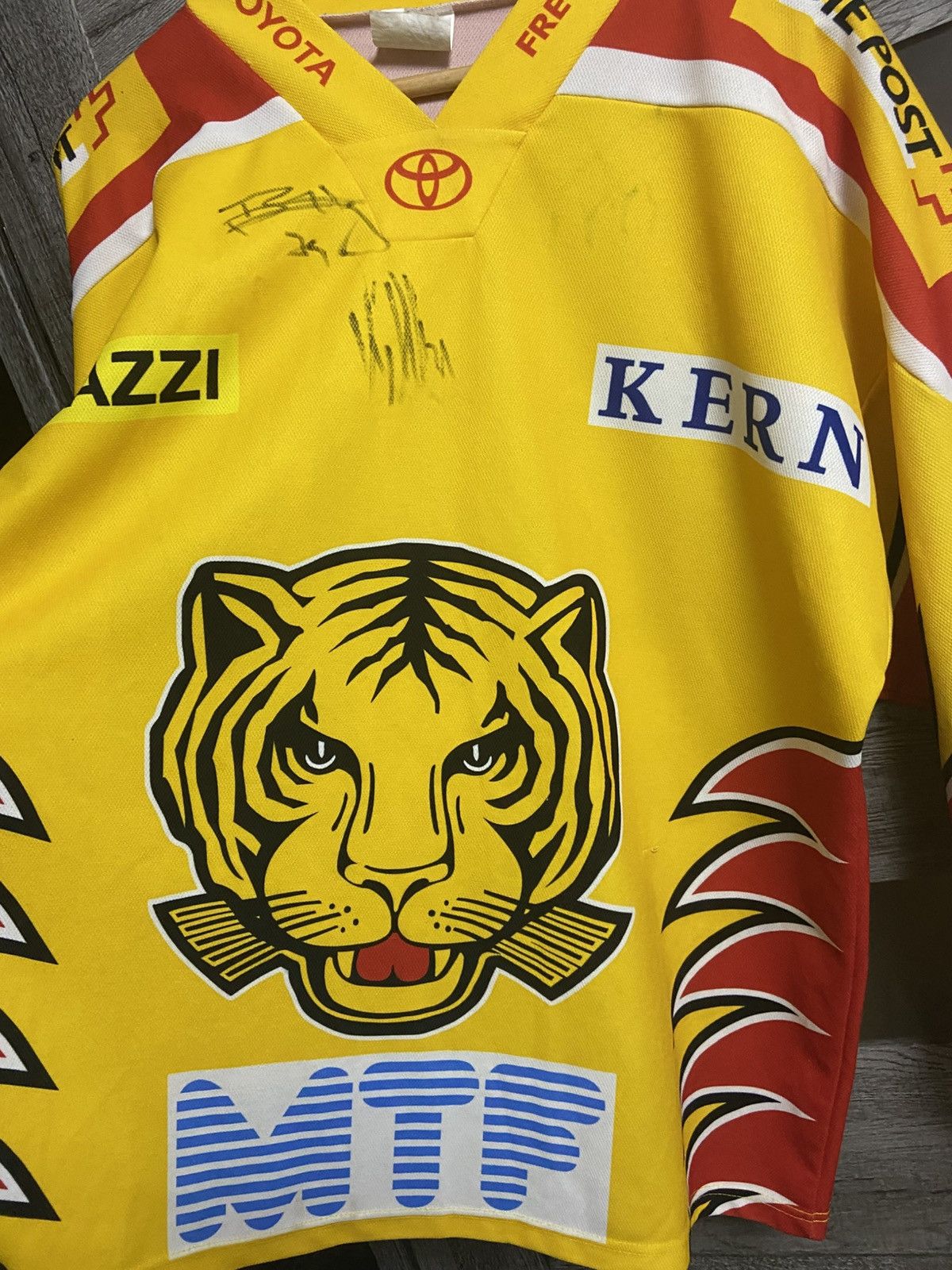 NHL SCL Tiger Langnau Switzerland NFL hockey Bauer Size US M / EU 48-50 / 2 - 11 Thumbnail