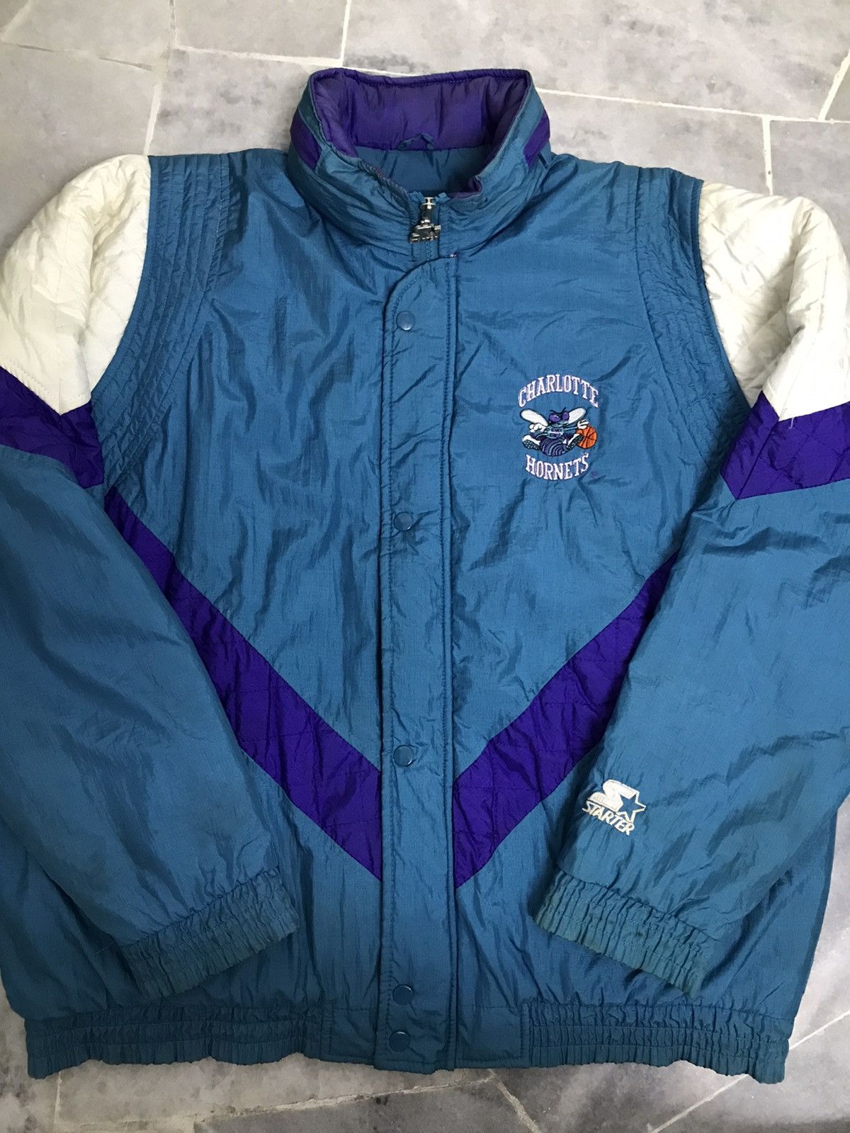 NBA VINTAGE Starter Charlotte Hornets Puffer Jacket Size L Size US L / EU 52-54 / 3 - 7 Thumbnail