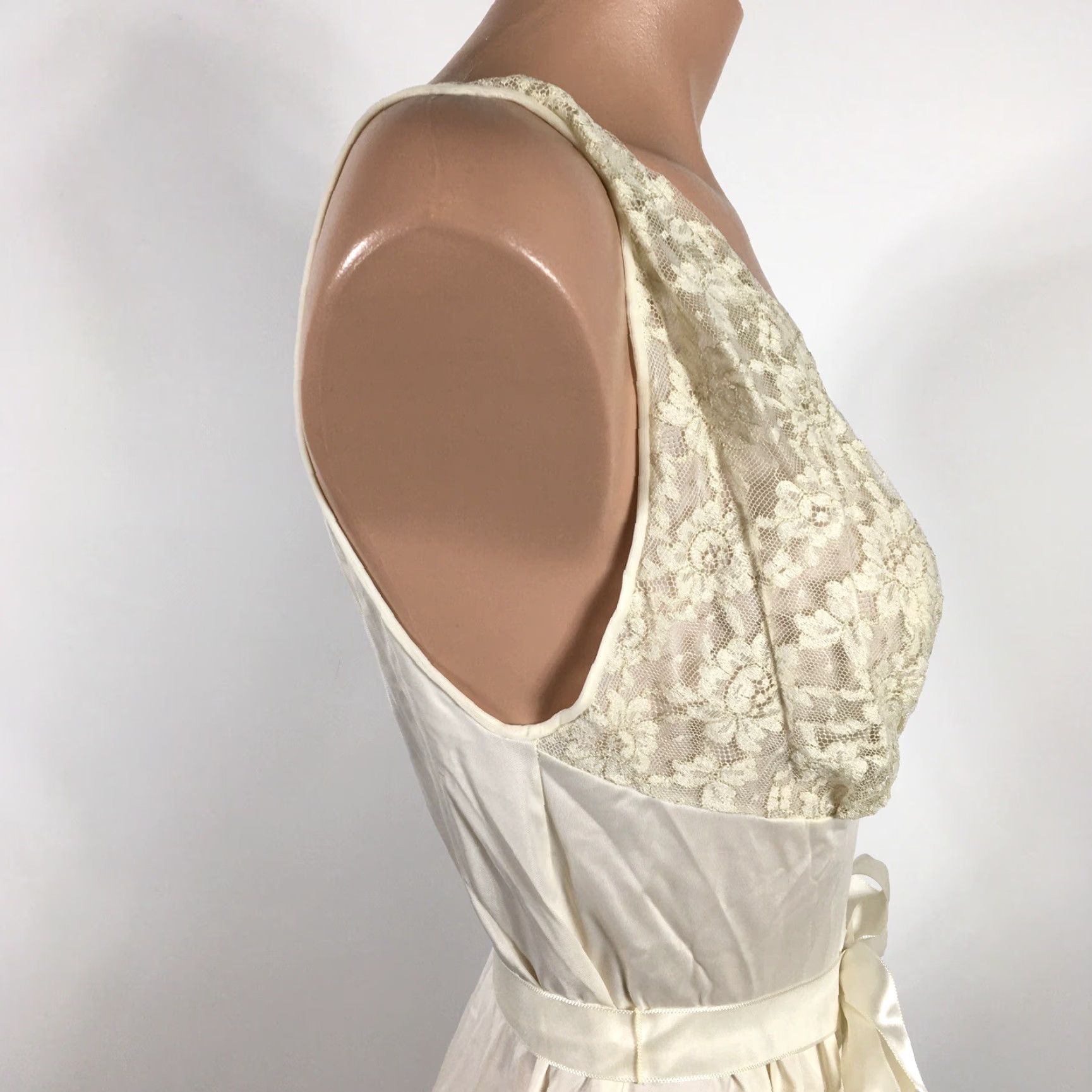 VTG Vanity Fair Ivory Dress Slip Sissy Lace Hem Trim 32 Nightgown Belted 1960s Nylon Edwardian Womens