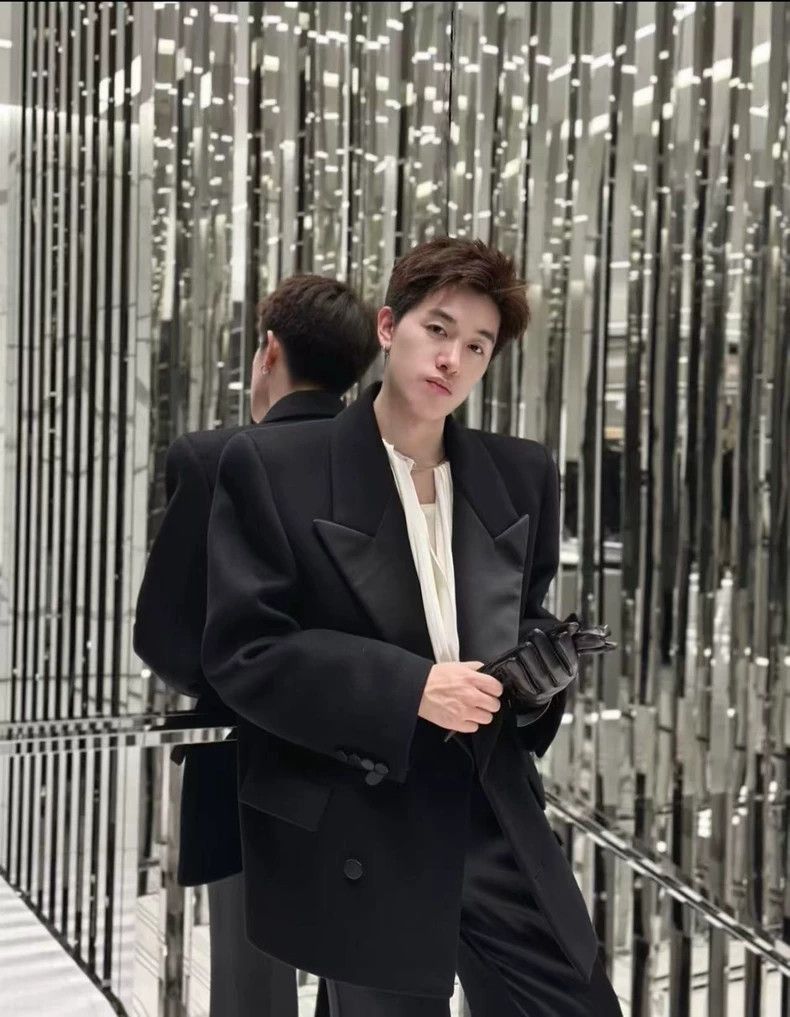 Saint Laurent Paris Saint Laurent Paris Double breasted show smoking jacket-250 Size US S / EU 44-46 / 1 - 7 Thumbnail