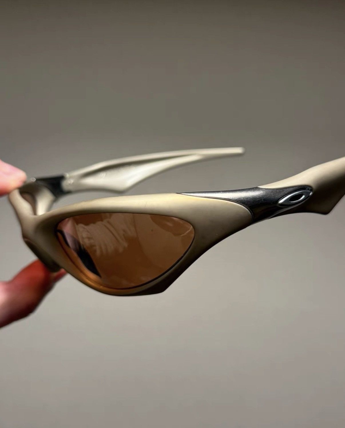 Oakley Gold Tinted Lens Oval Sunglasses Size ONE SIZE - 3 Thumbnail