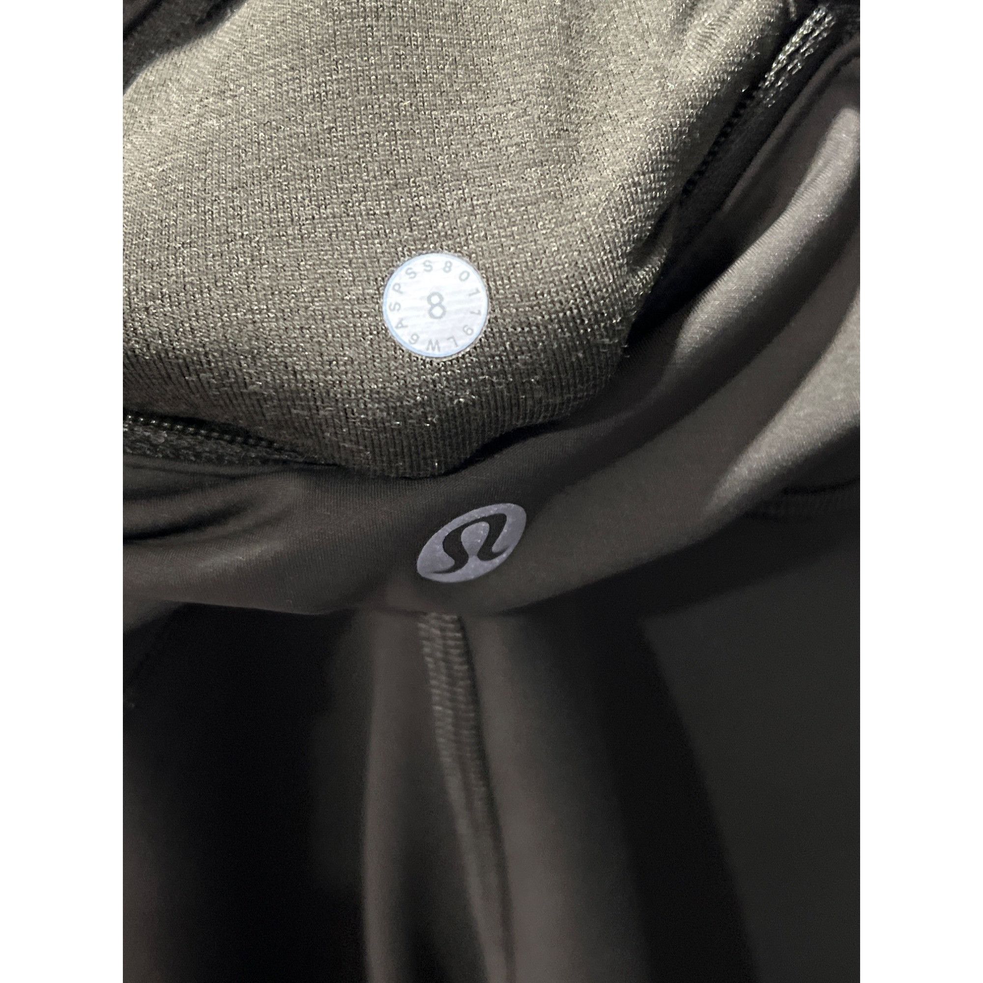 Lululemon 𝓛𝓾𝓵𝓾𝓵𝓮𝓶𝓸𝓷 Zip The Line Crop *23 Size 8 Size 30" / US 8 / IT 44 - 2 Thumbnail